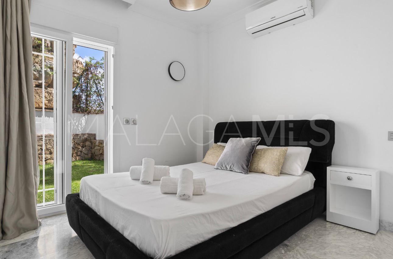 Villa for sale in Elviria