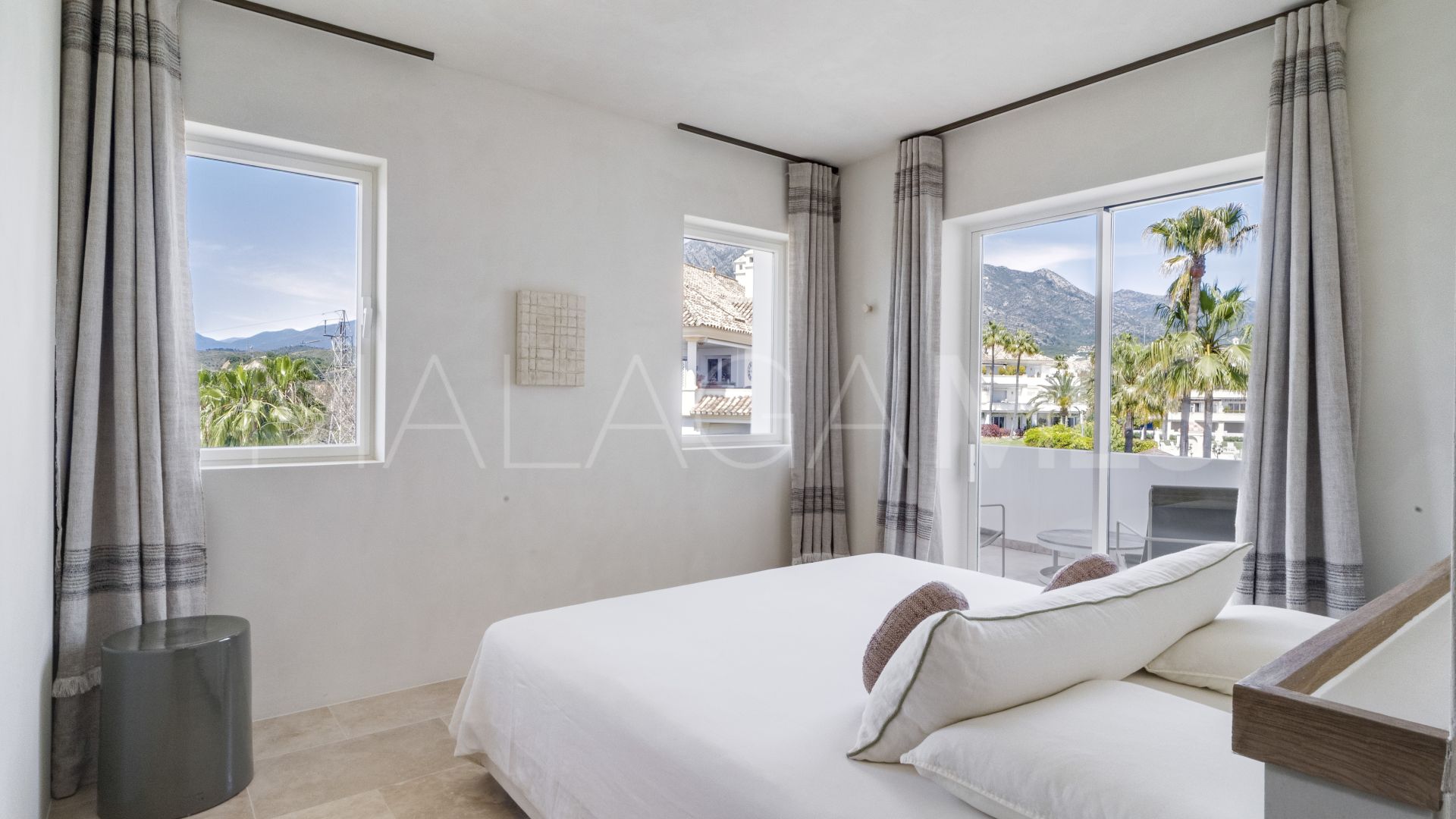 Duplex penthouse for sale in Monte Paraiso