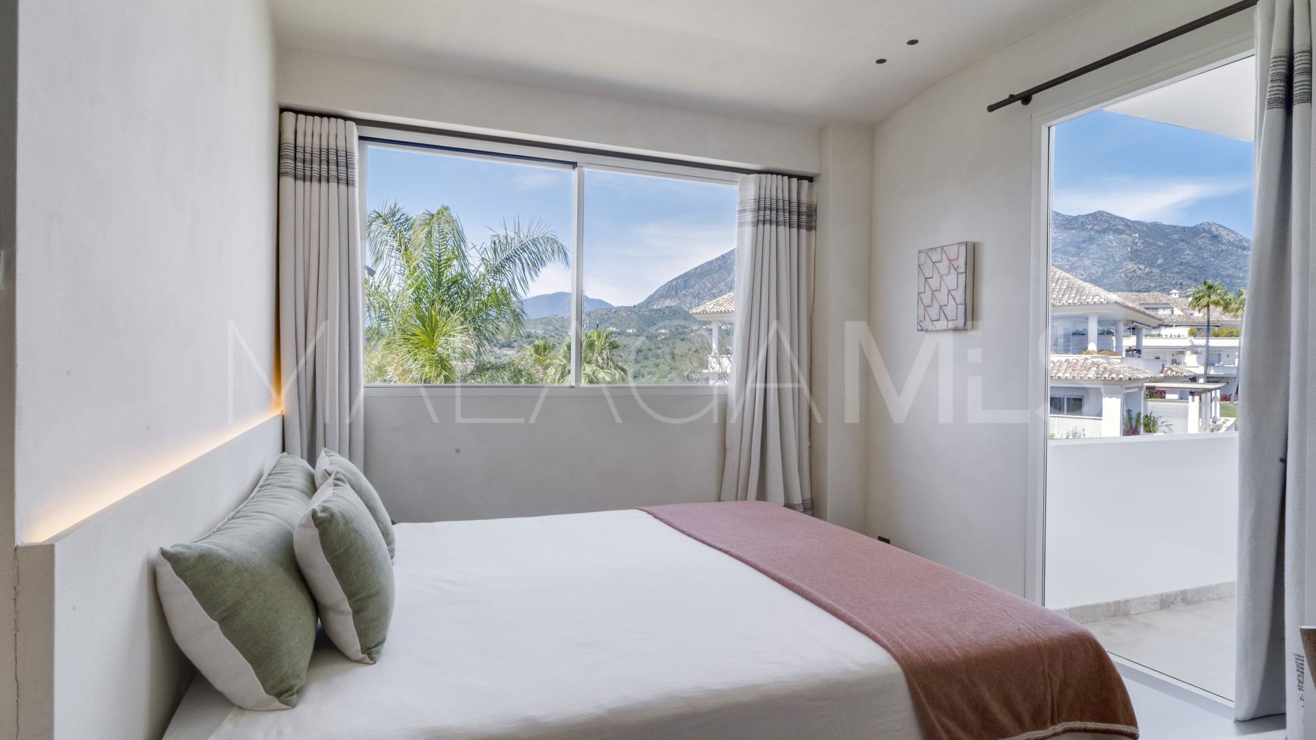 Duplex penthouse for sale in Monte Paraiso