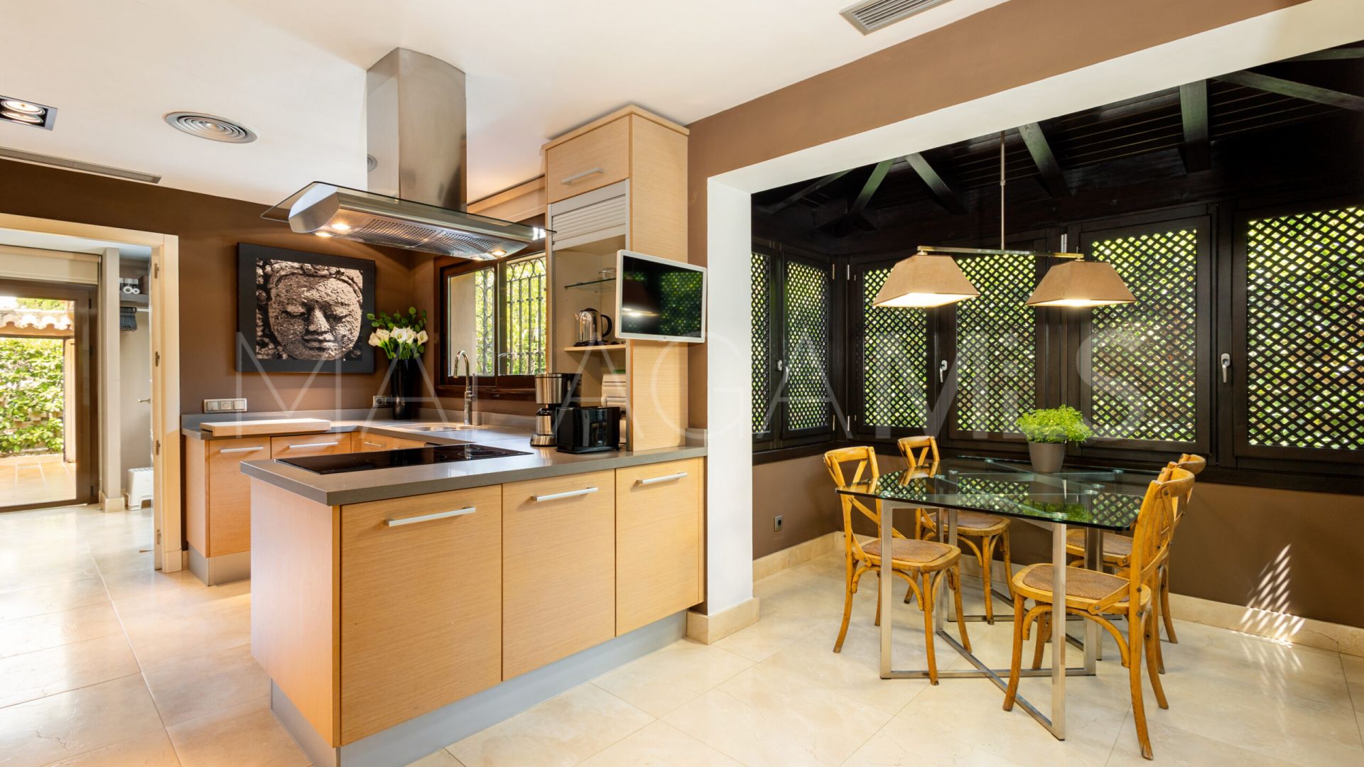 Villa for sale in Los Monteros