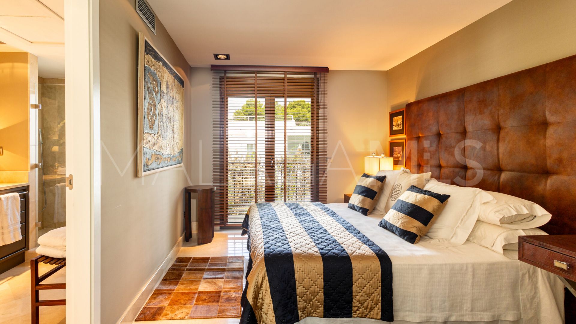 Villa for sale in Los Monteros