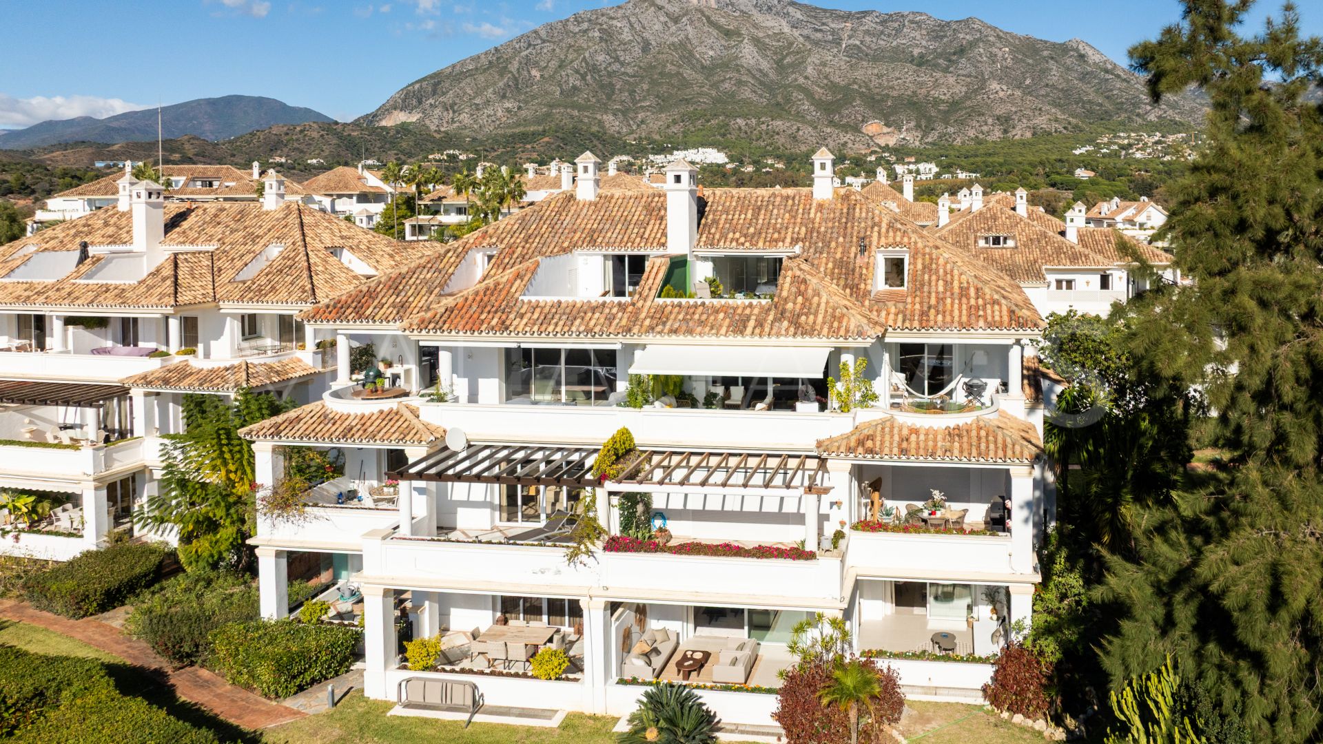 Monte Paraiso 4 bedrooms ground floor apartment for sale