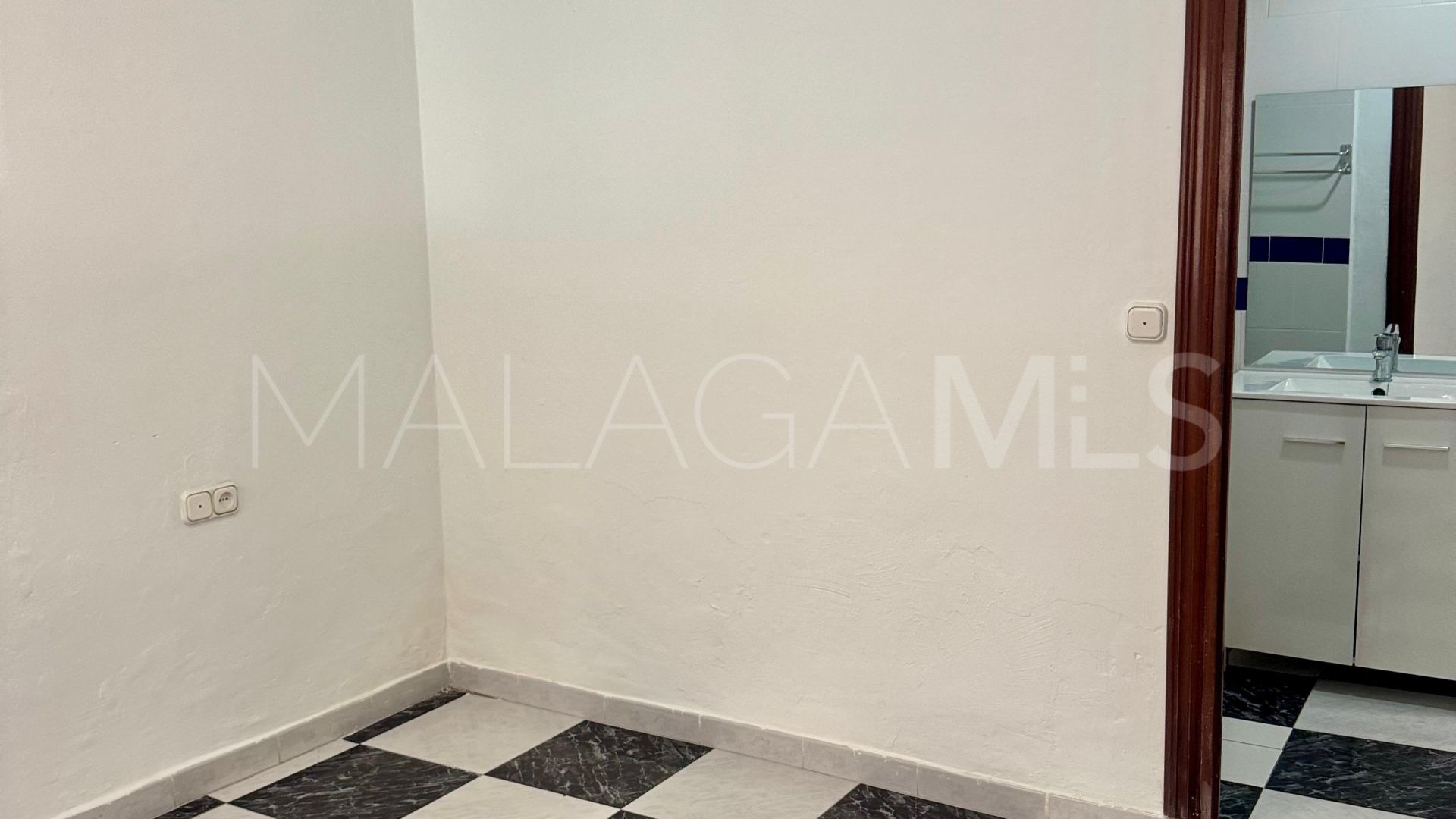 3 bedrooms ground floor apartment in Coin Centro for sale