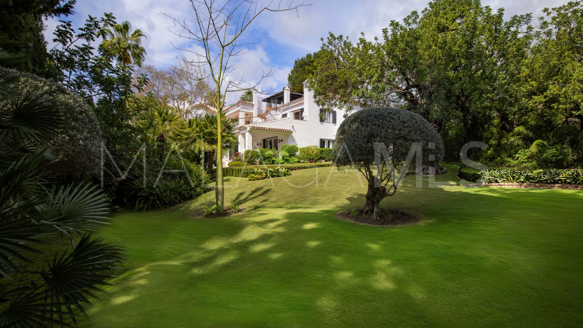 Villa for sale in Marbella Hill Club