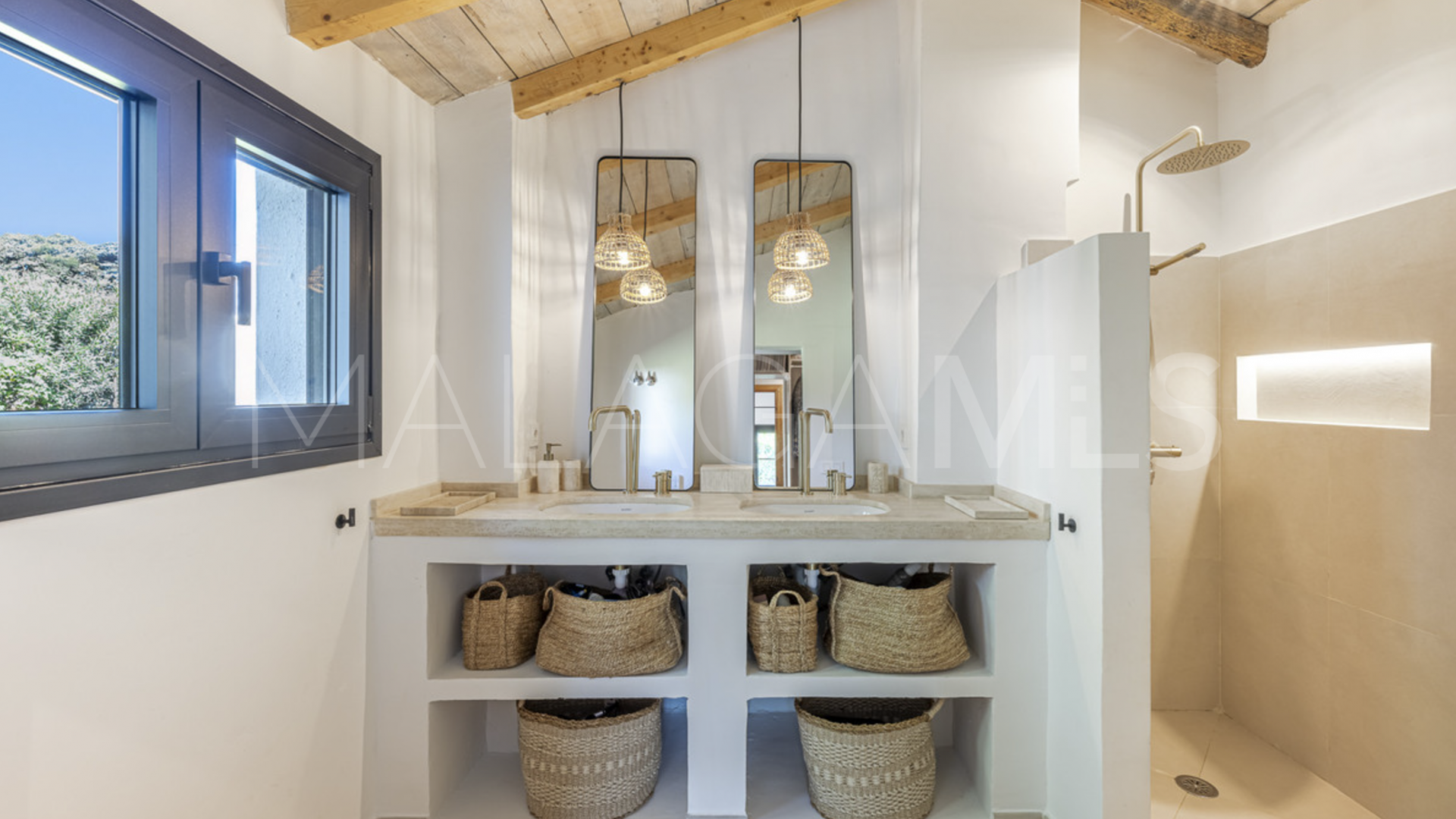 For sale villa with 4 bedrooms in Guadalmina Alta