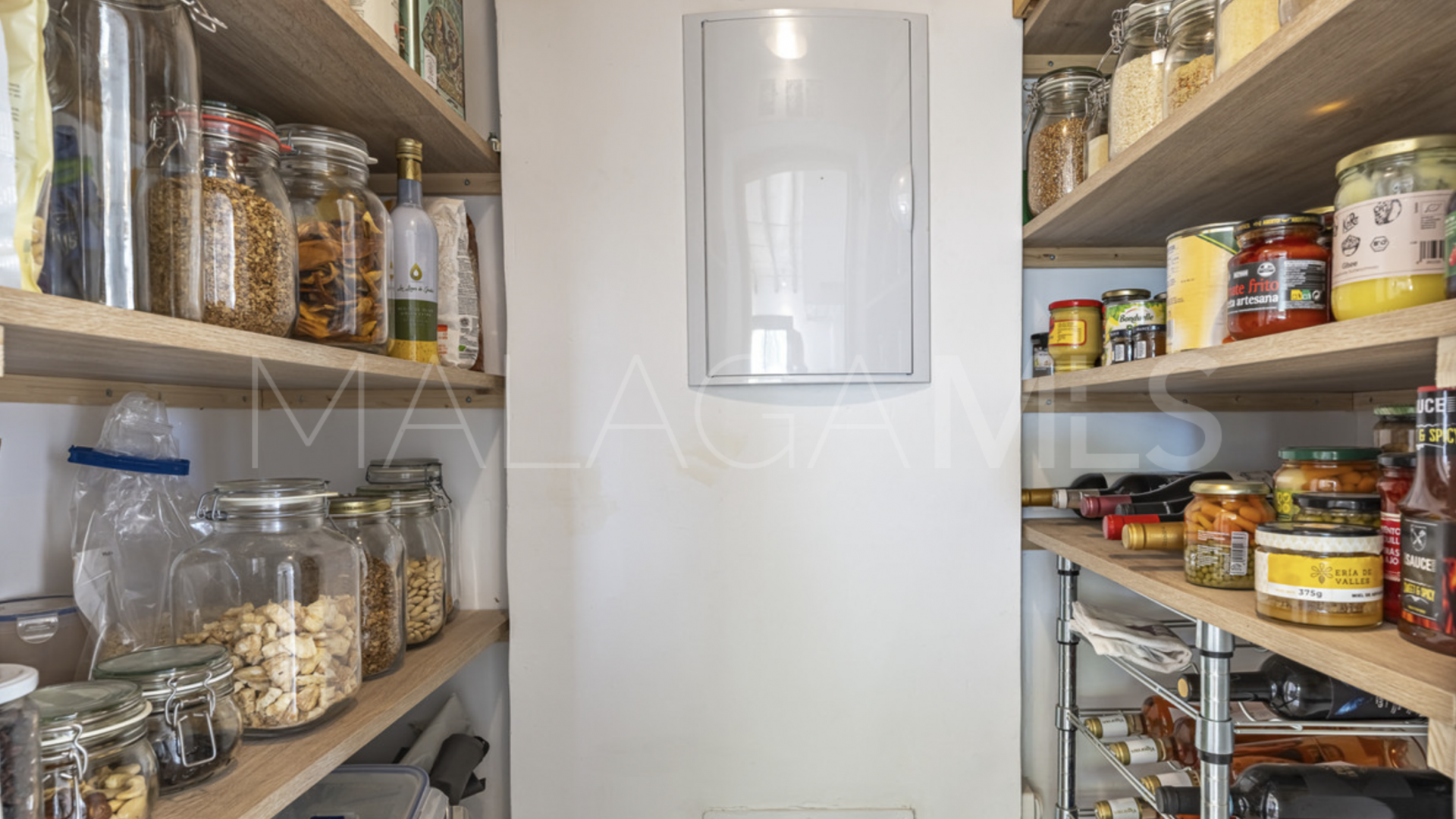 For sale villa with 4 bedrooms in Guadalmina Alta