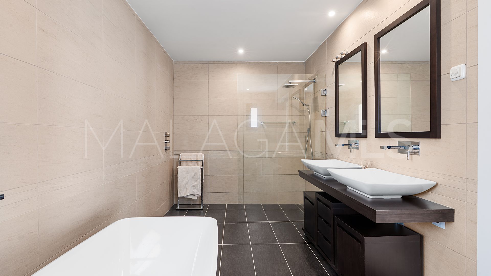 4 bedrooms villa for sale in Las Brisas