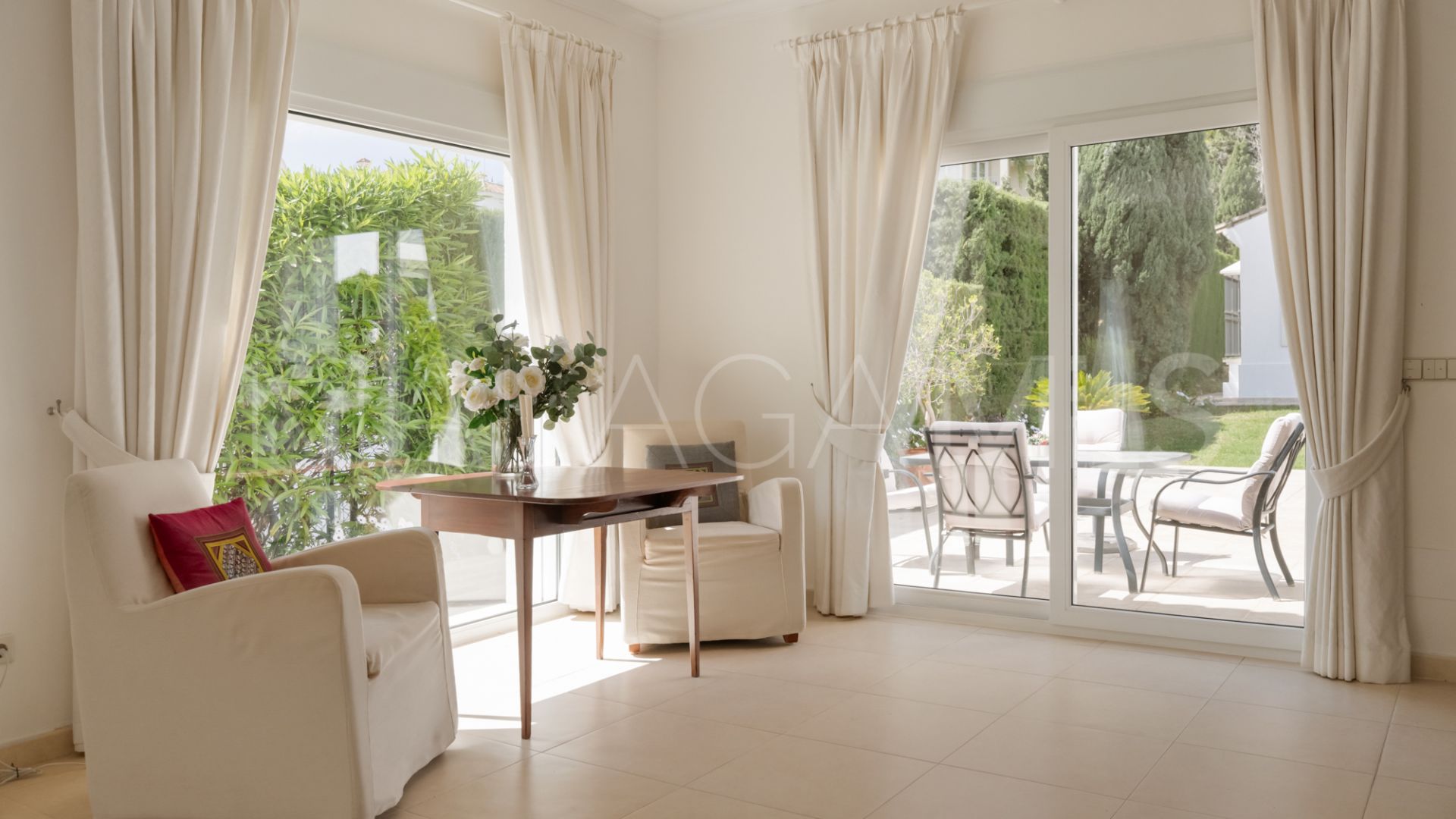 Villa for sale in El Herrojo