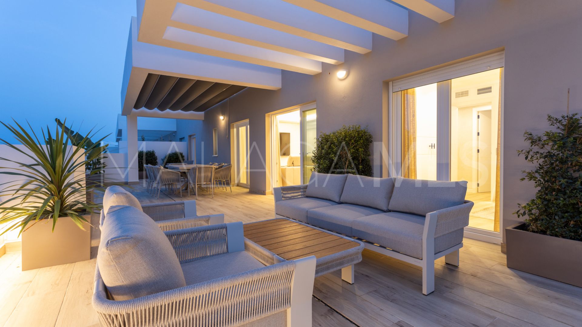 Penthouse for sale in La Campana with 4 bedrooms