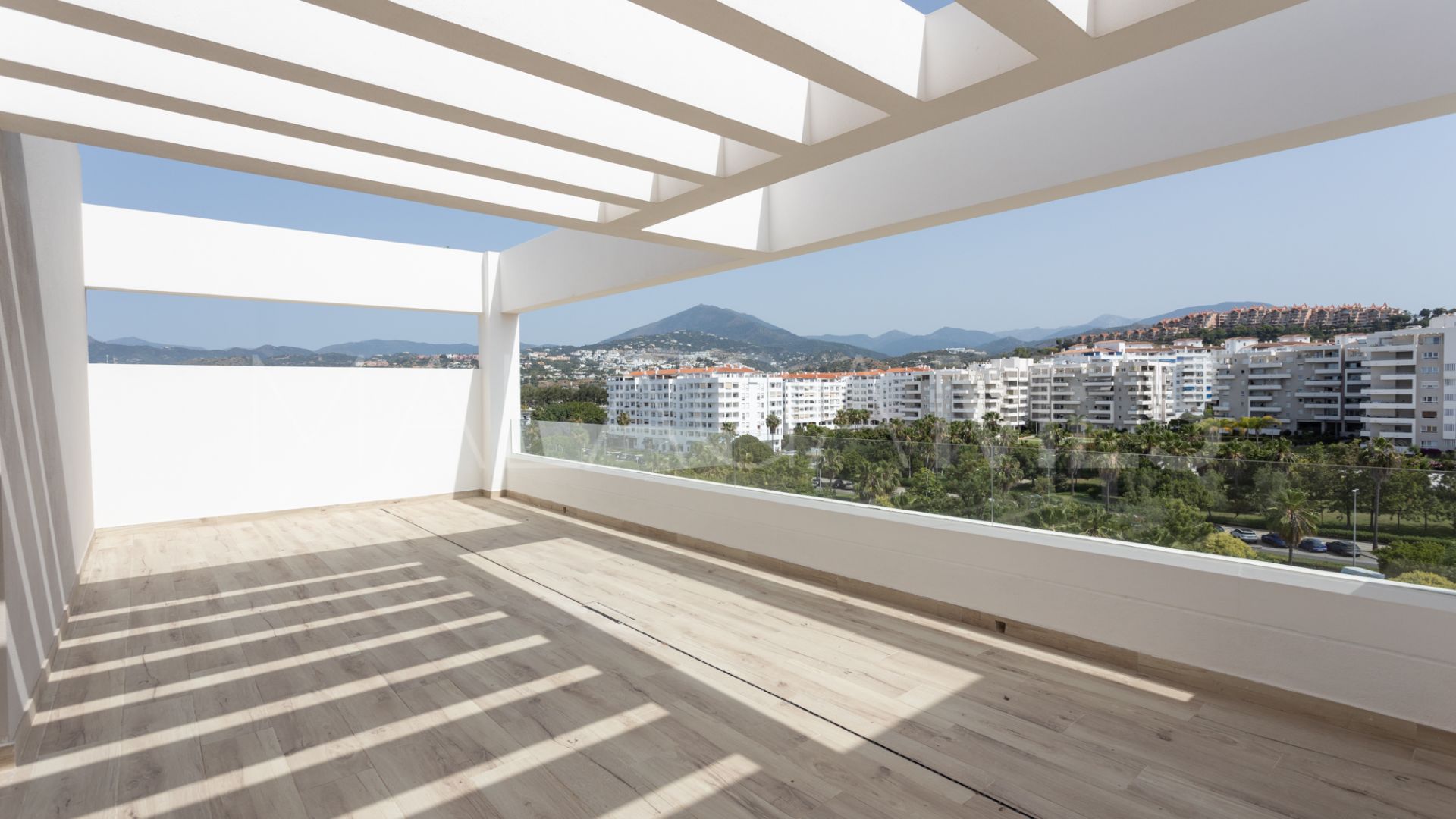 Penthouse for sale in La Campana with 4 bedrooms