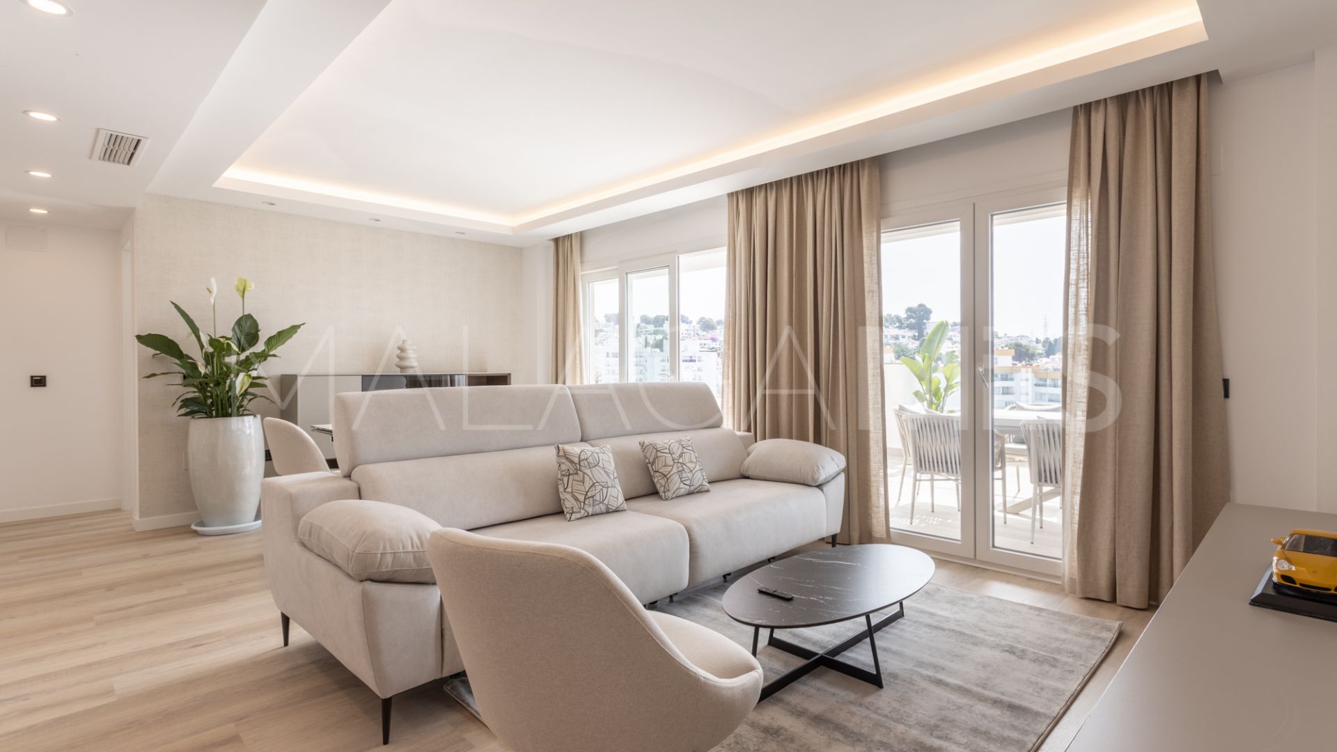 Penthouse for sale in La Campana with 4 bedrooms