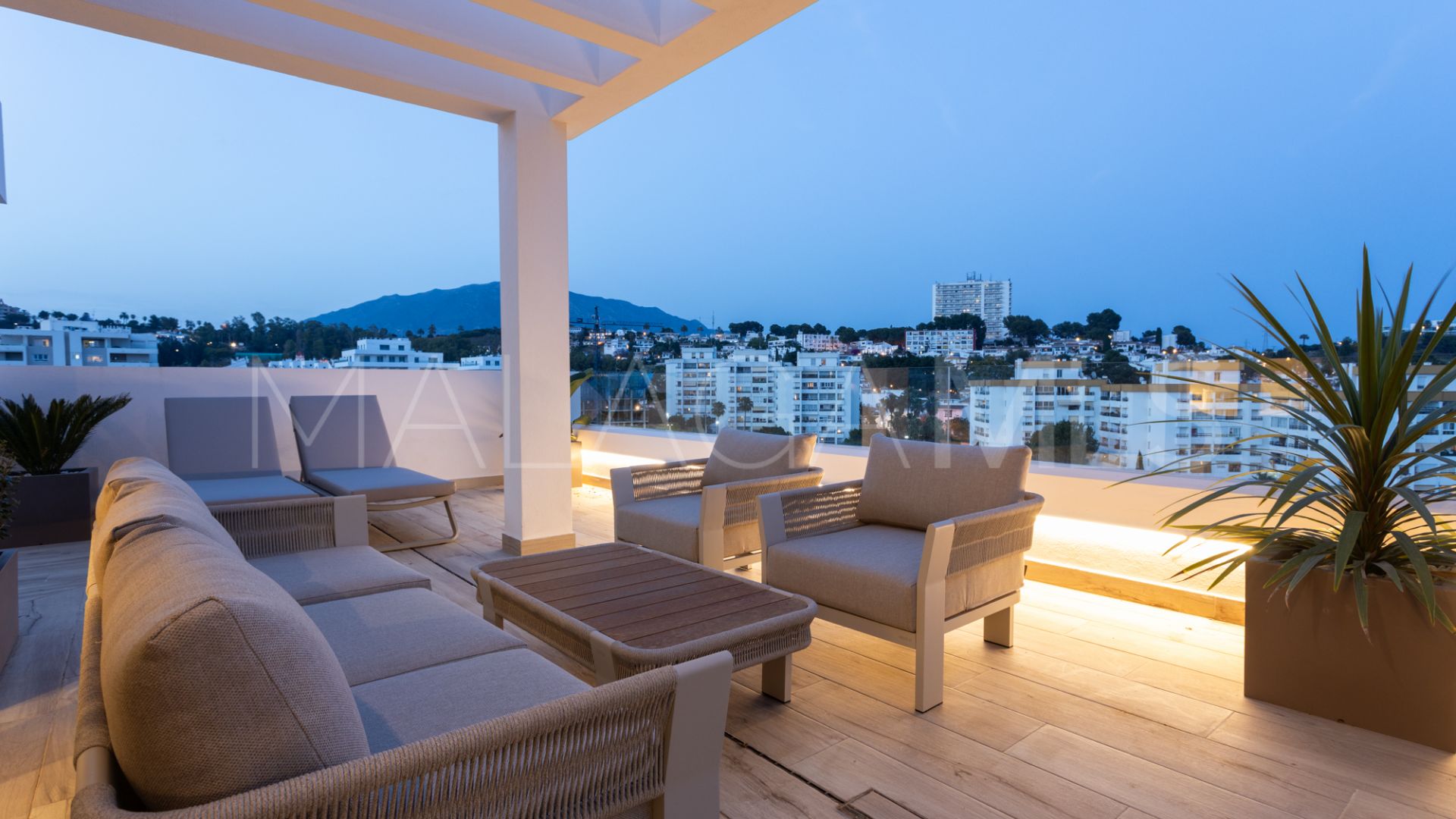Penthouse for sale in La Campana with 4 bedrooms