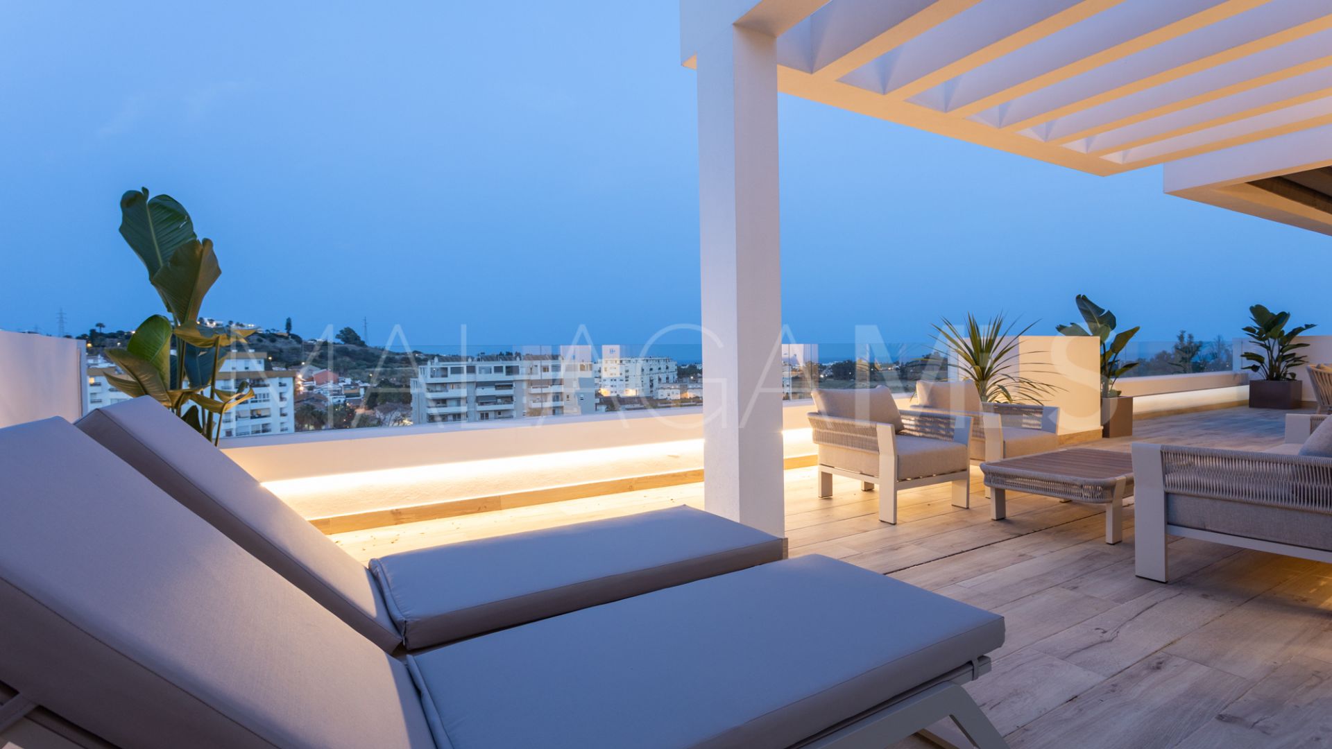 Penthouse for sale in La Campana with 4 bedrooms