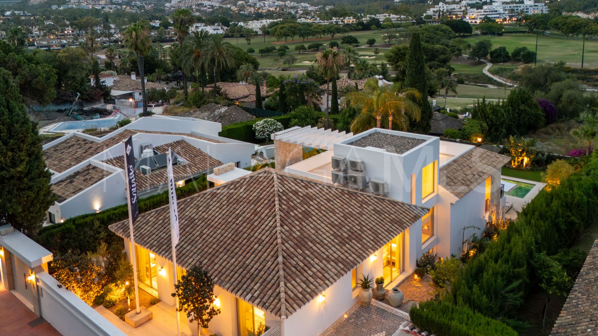 Villa with 5 bedrooms for sale in Nueva Andalucia