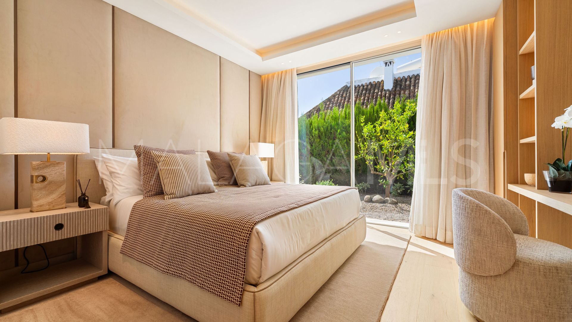 Villa with 5 bedrooms for sale in Nueva Andalucia