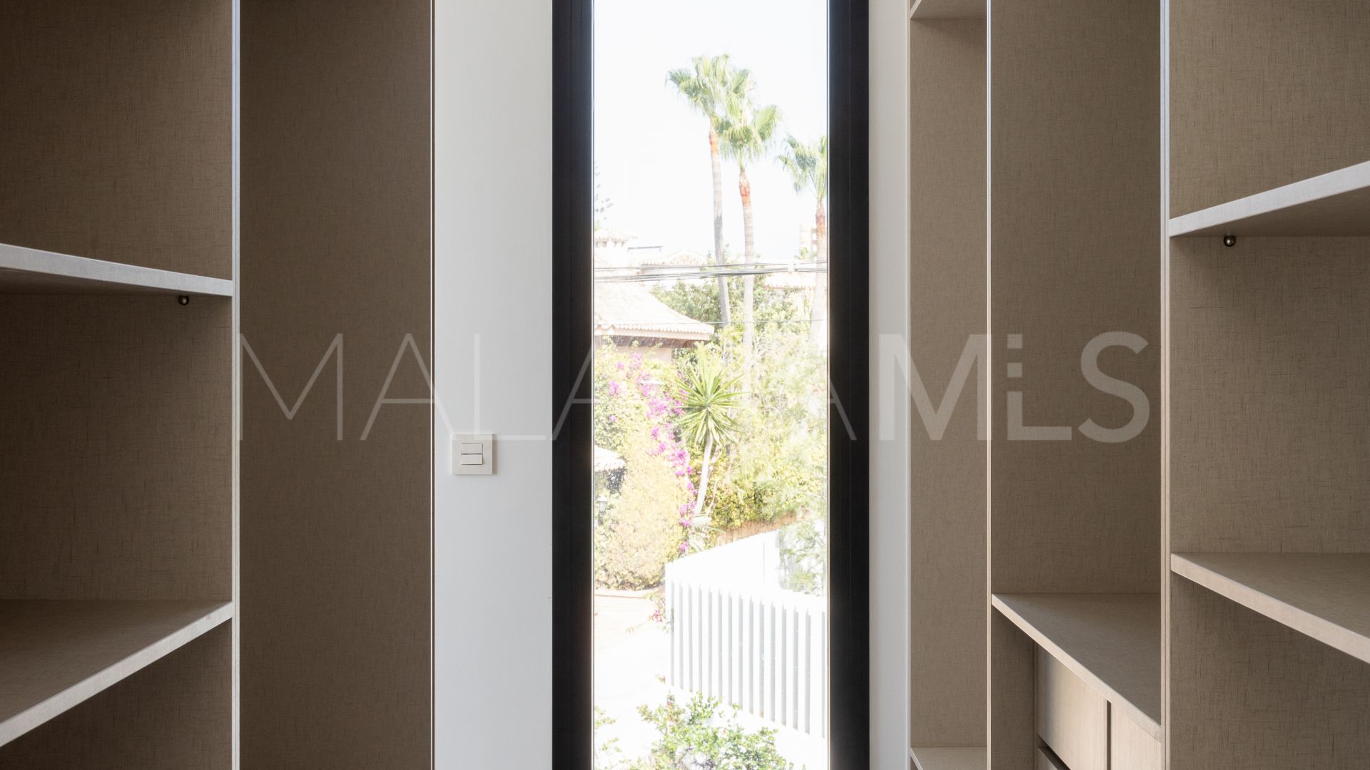 5 bedrooms Marbesa villa for sale