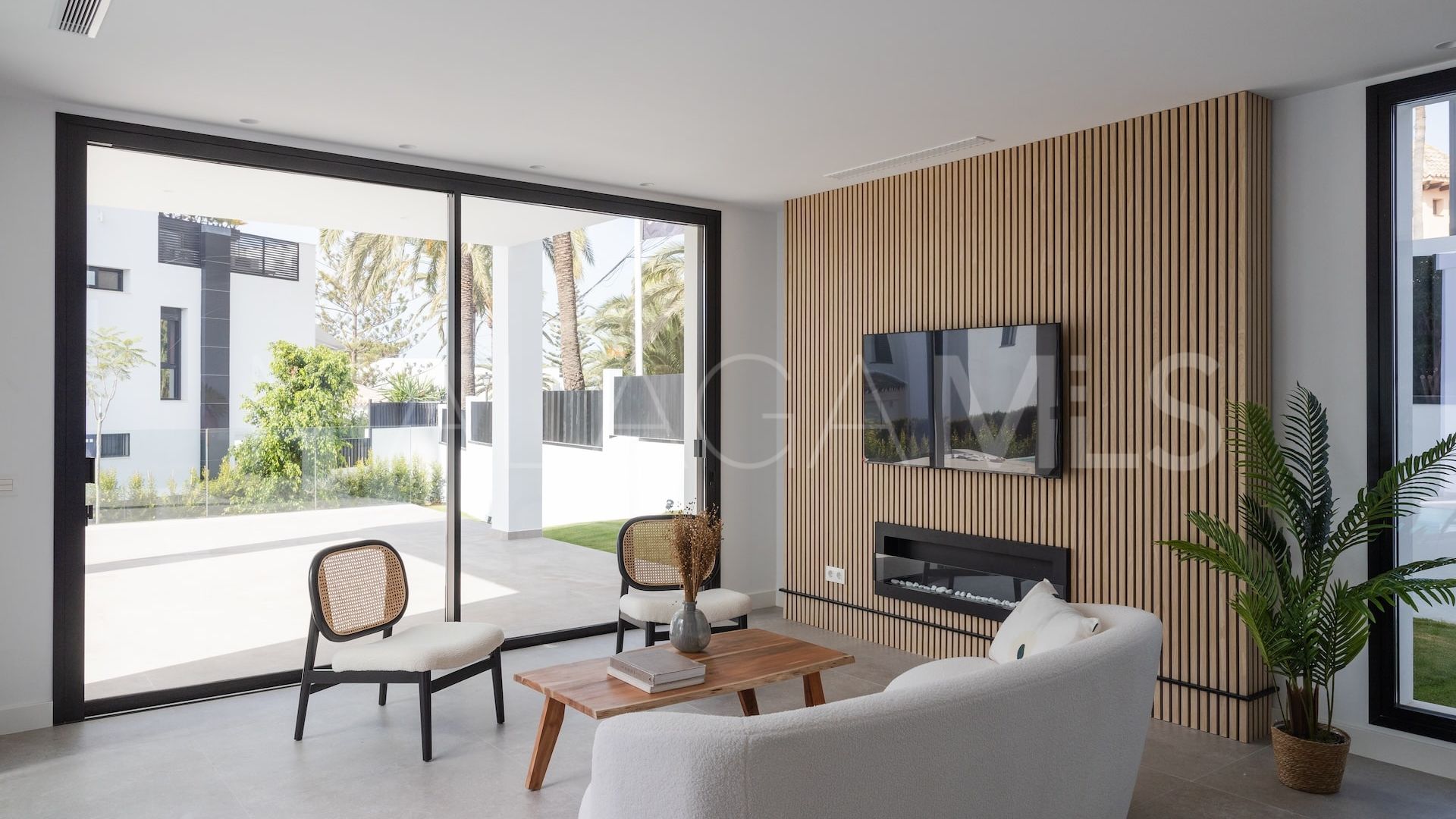 5 bedrooms Marbesa villa for sale