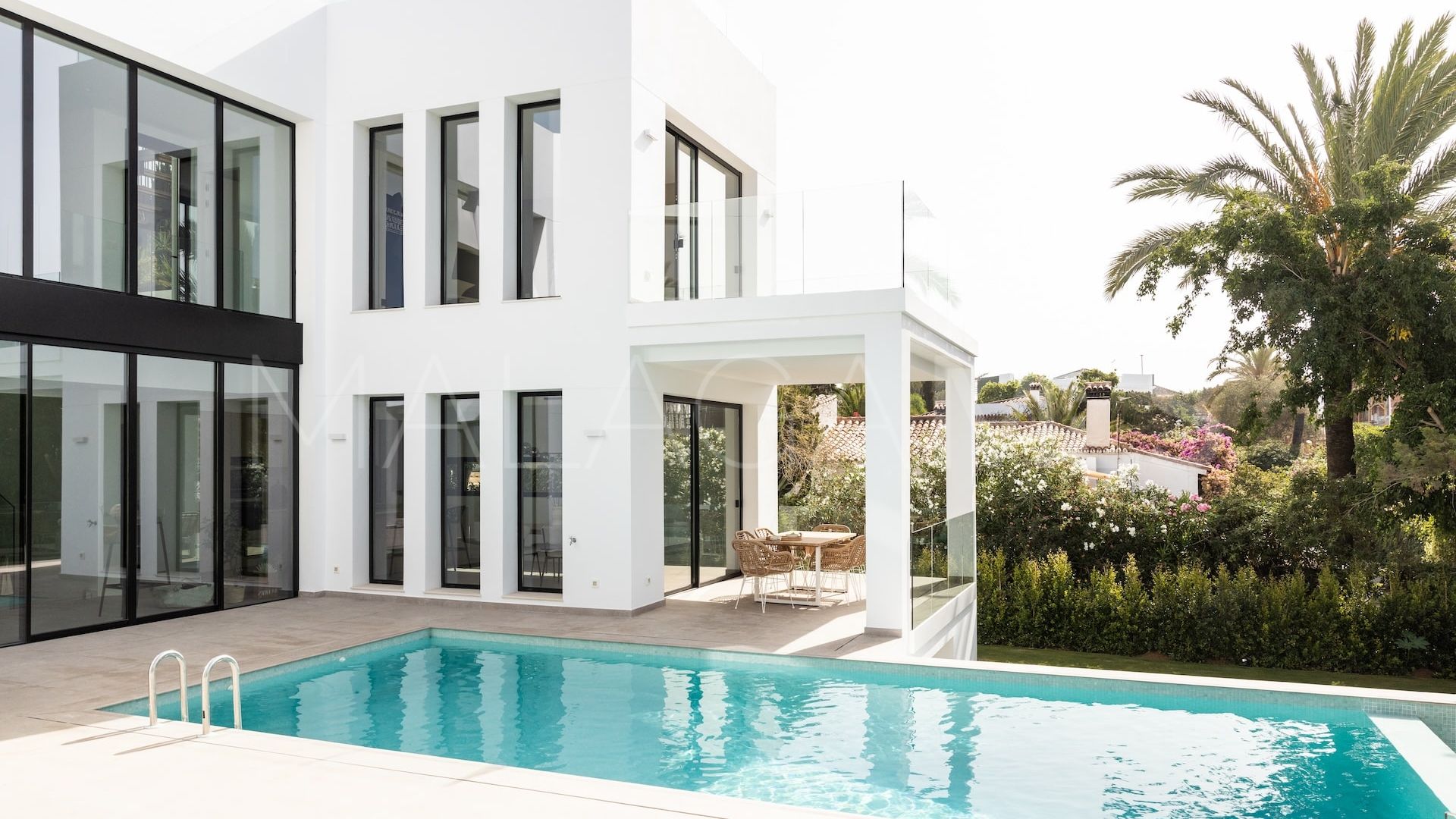 5 bedrooms Marbesa villa for sale