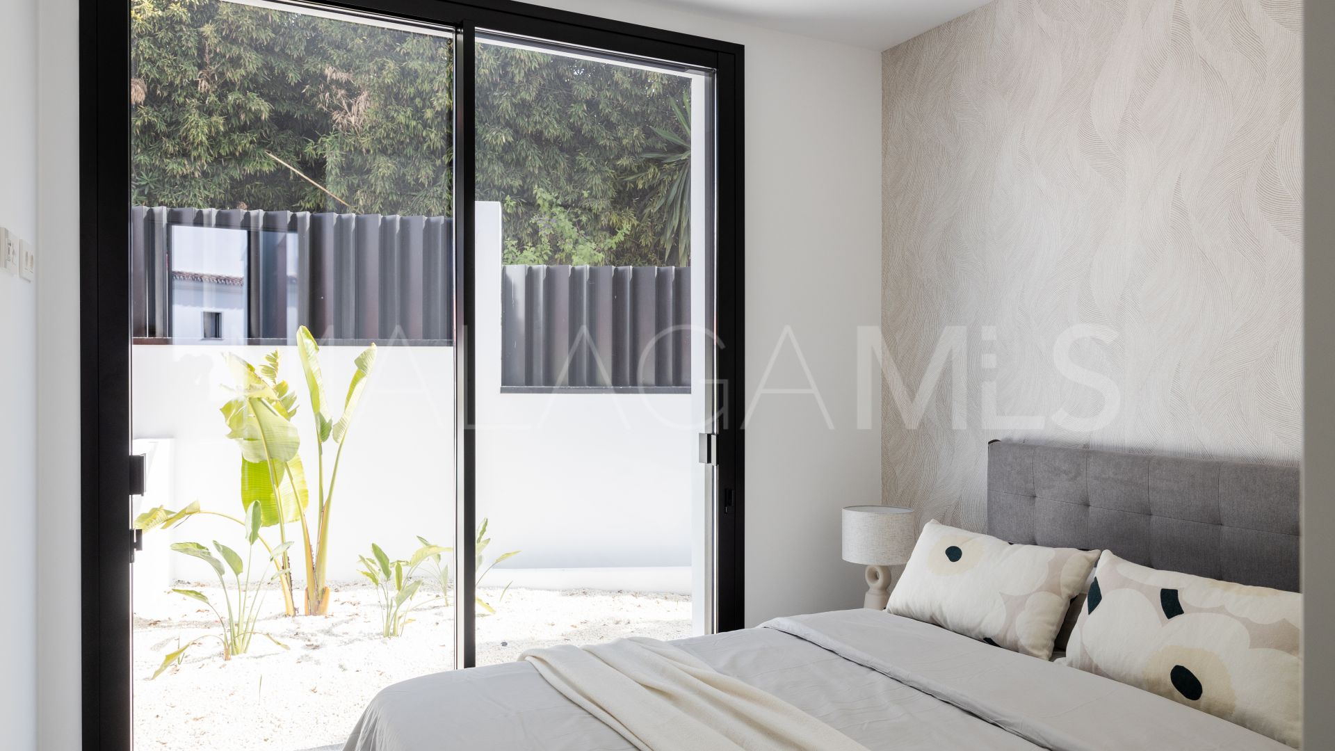 5 bedrooms Marbesa villa for sale