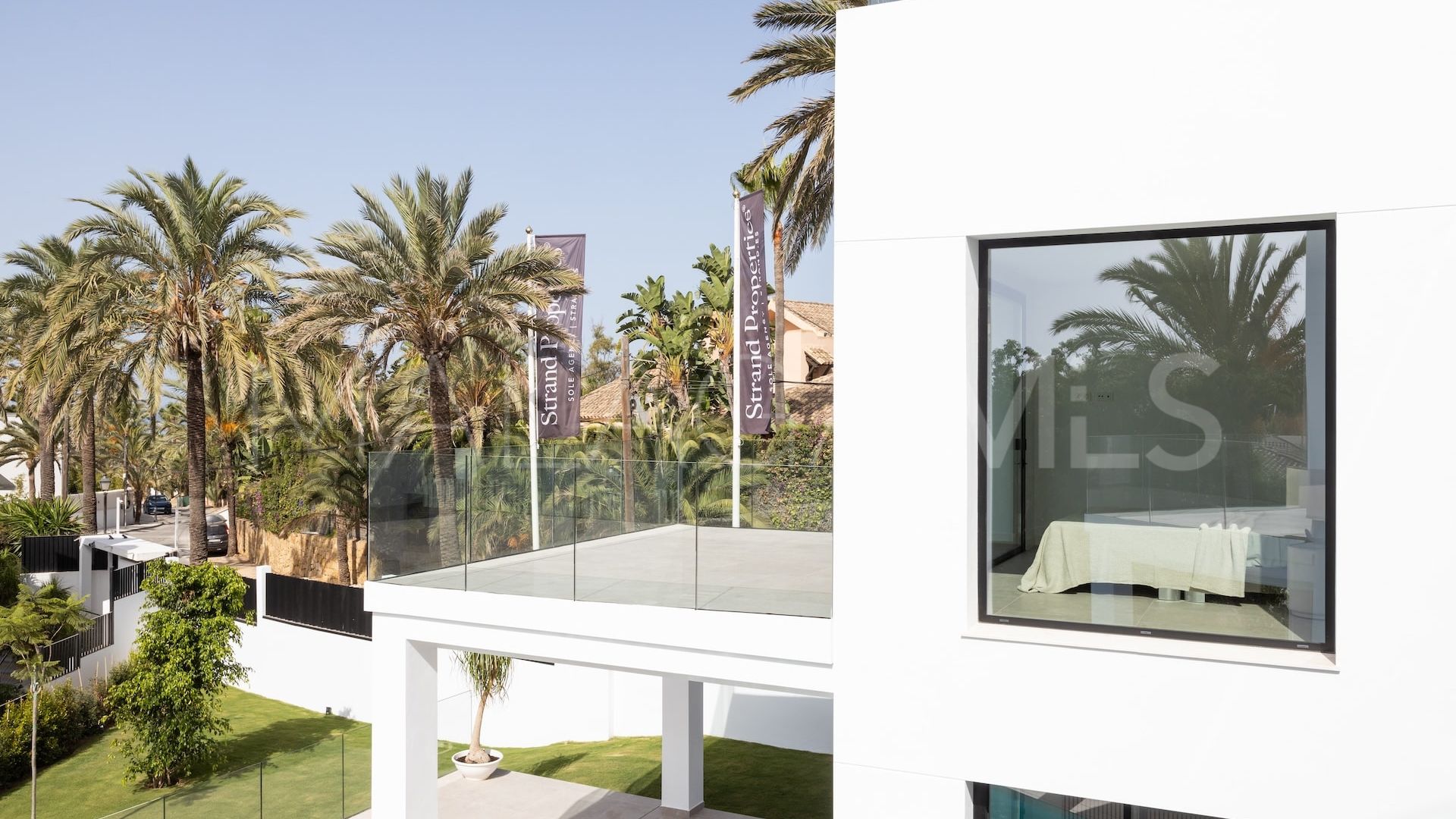 5 bedrooms Marbesa villa for sale