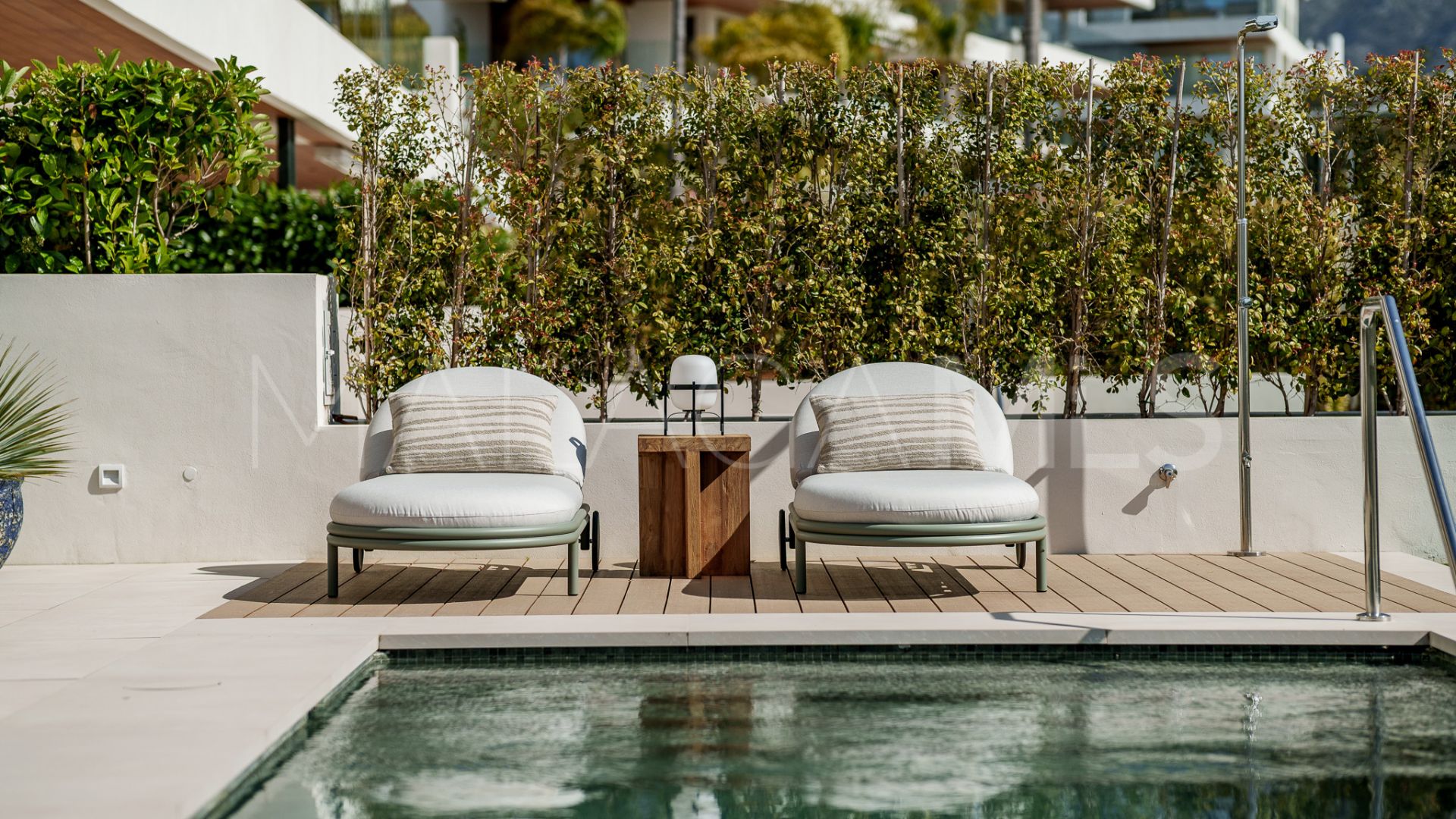 For sale 5 bedrooms triplex in Benalús