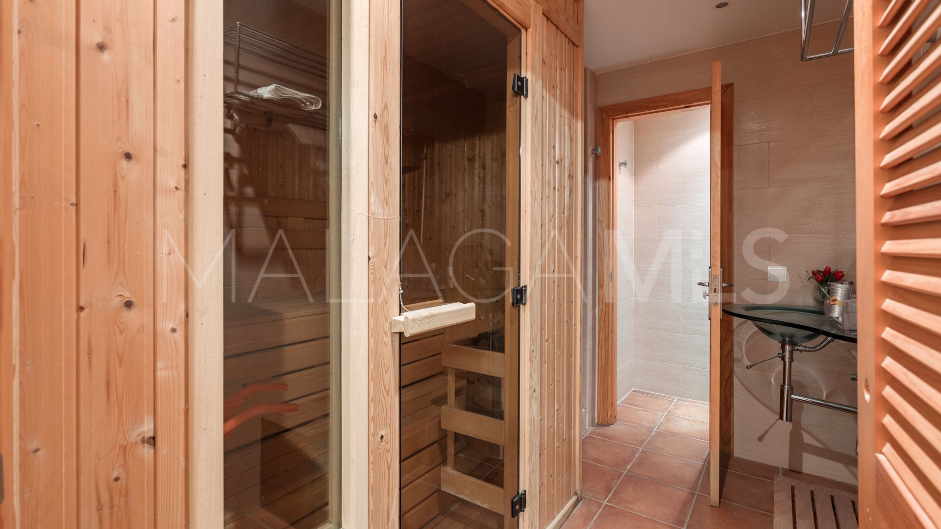 Buy villa in Hacienda Beach de 8 bedrooms
