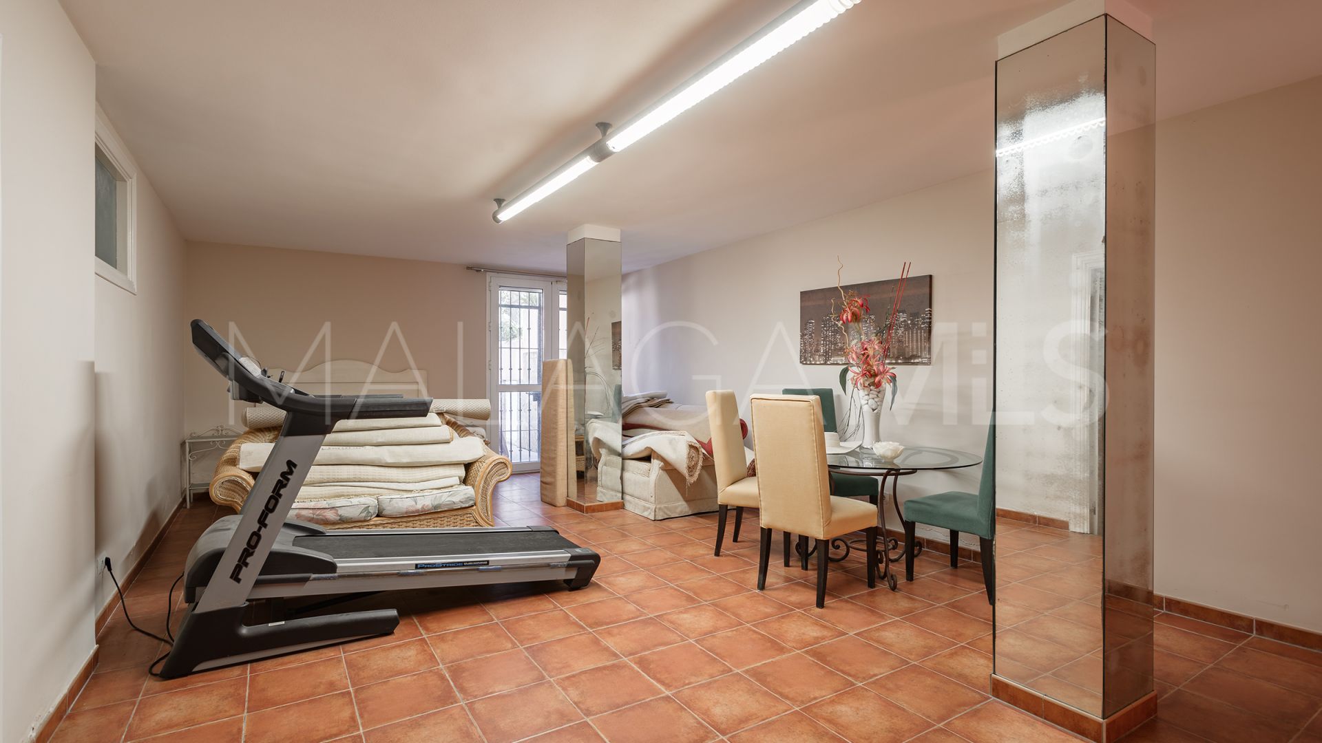 Buy villa in Hacienda Beach de 8 bedrooms