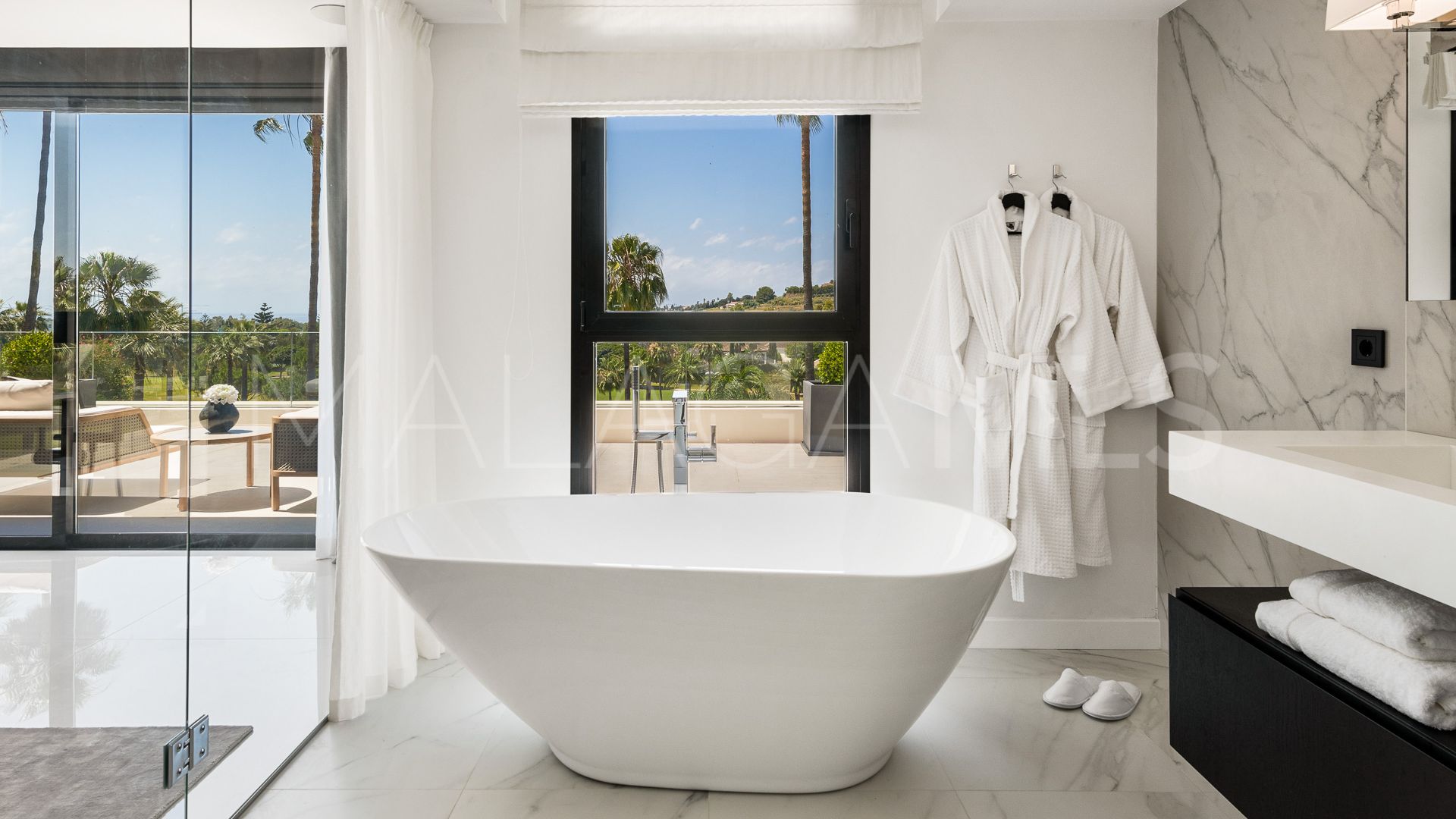 Villa for sale in Nueva Andalucia