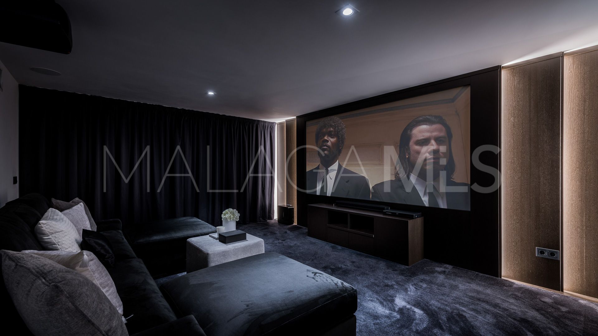 Villa for sale in Nueva Andalucia