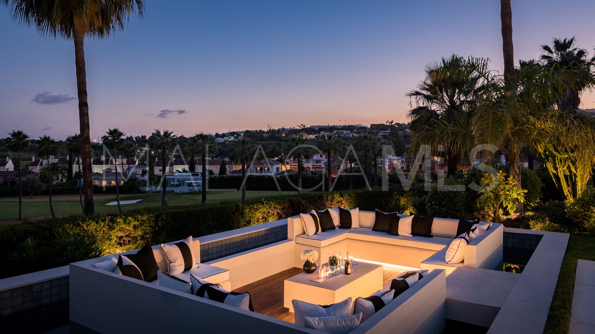 Villa for sale in Nueva Andalucia