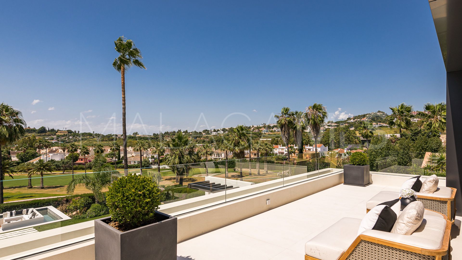 Villa for sale in Nueva Andalucia