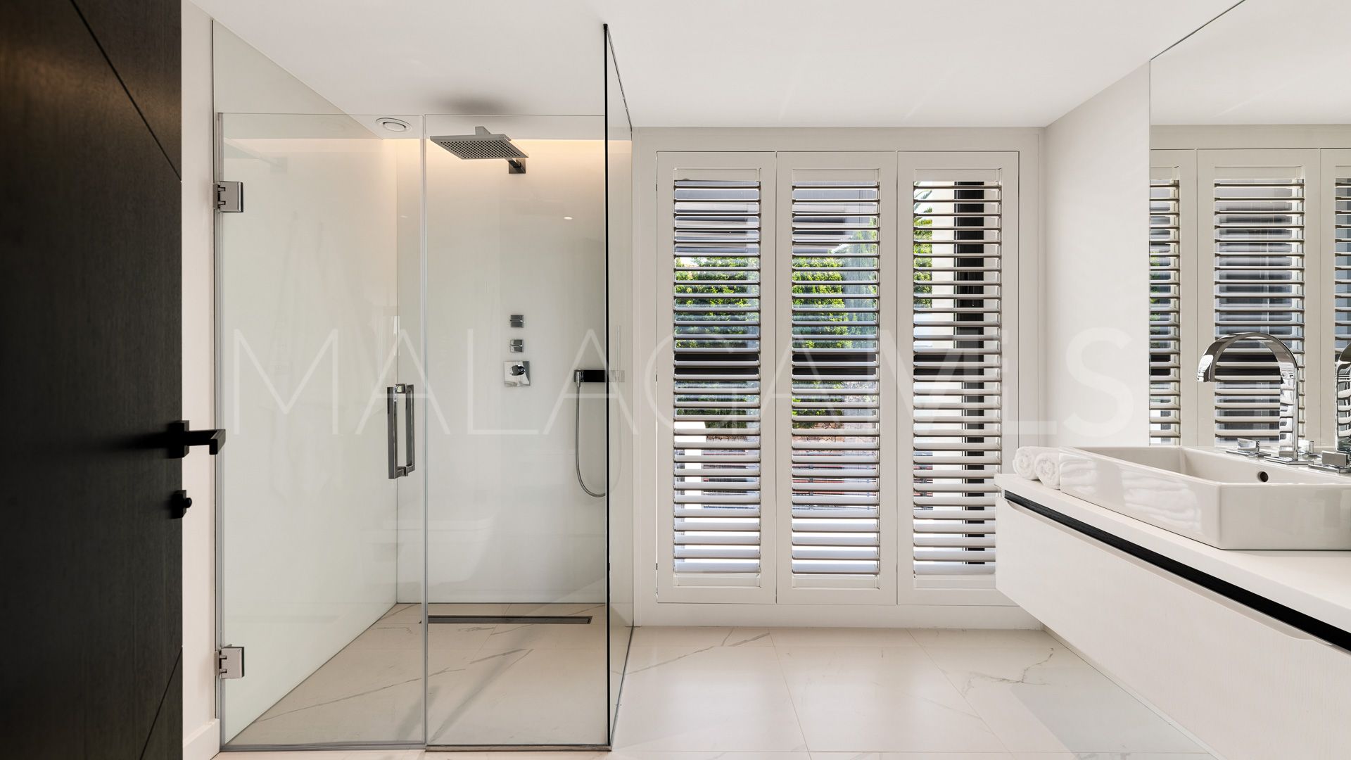 Villa for sale in Nueva Andalucia