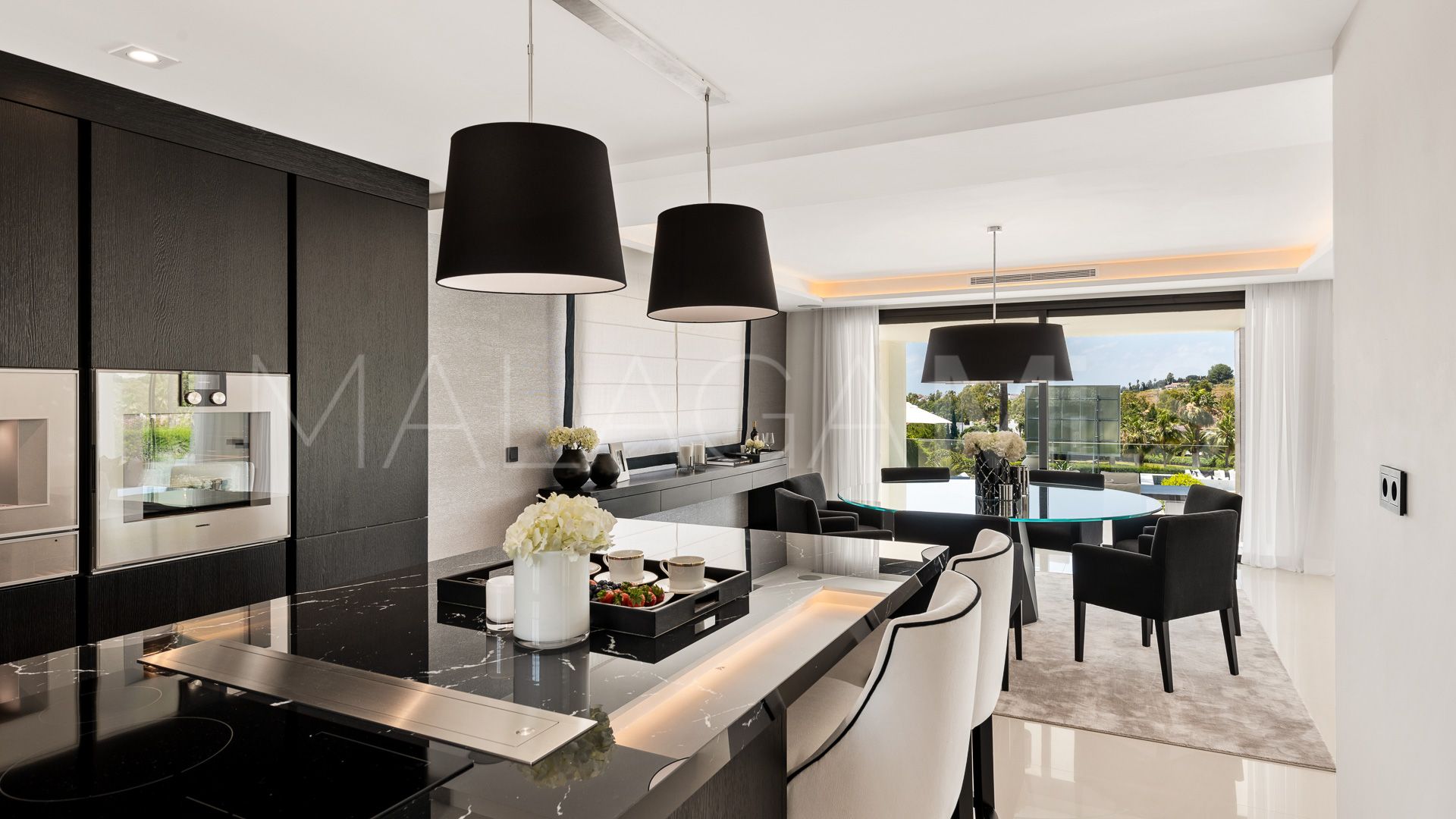 Villa for sale in Nueva Andalucia
