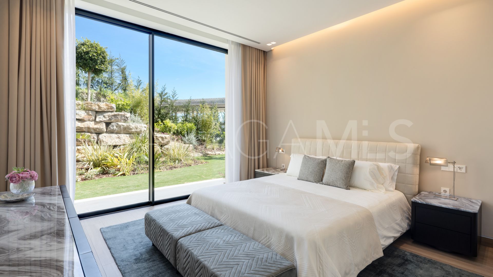 Villa for sale in Los Flamingos with 6 bedrooms