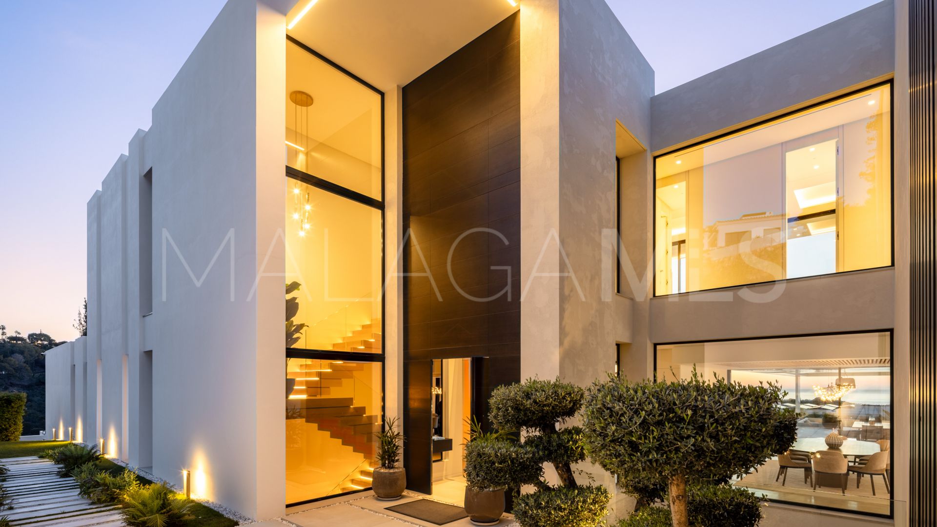 El Madroñal 8 bedrooms villa for sale