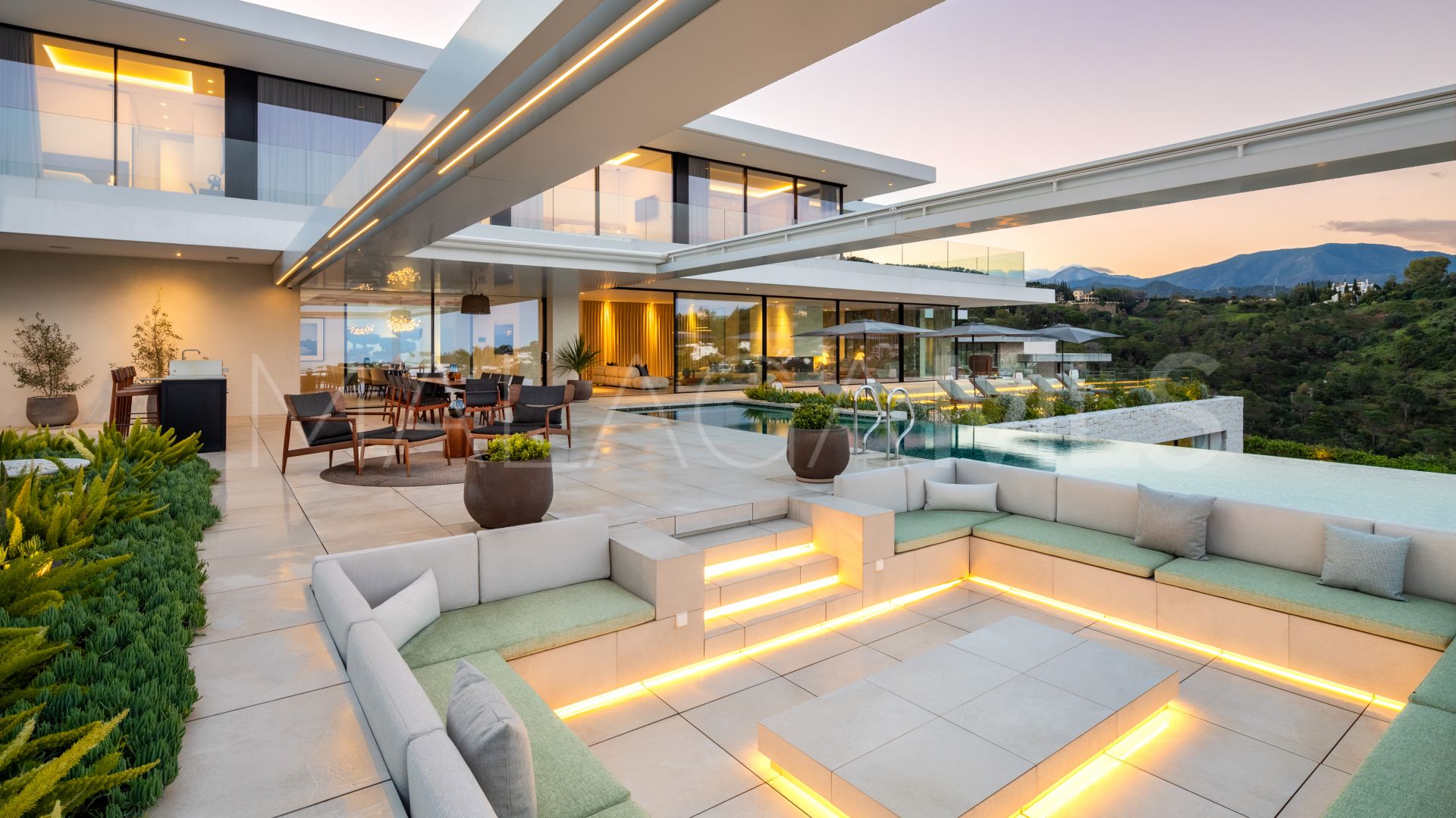 El Madroñal 8 bedrooms villa for sale