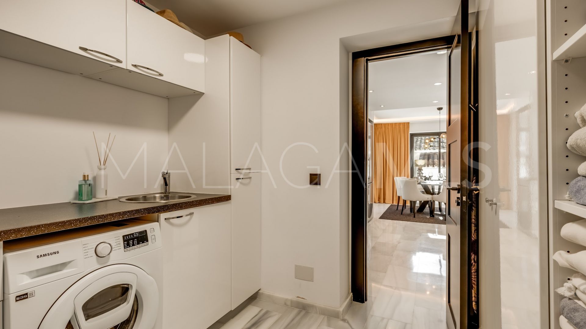 Villa for sale in Nueva Andalucia