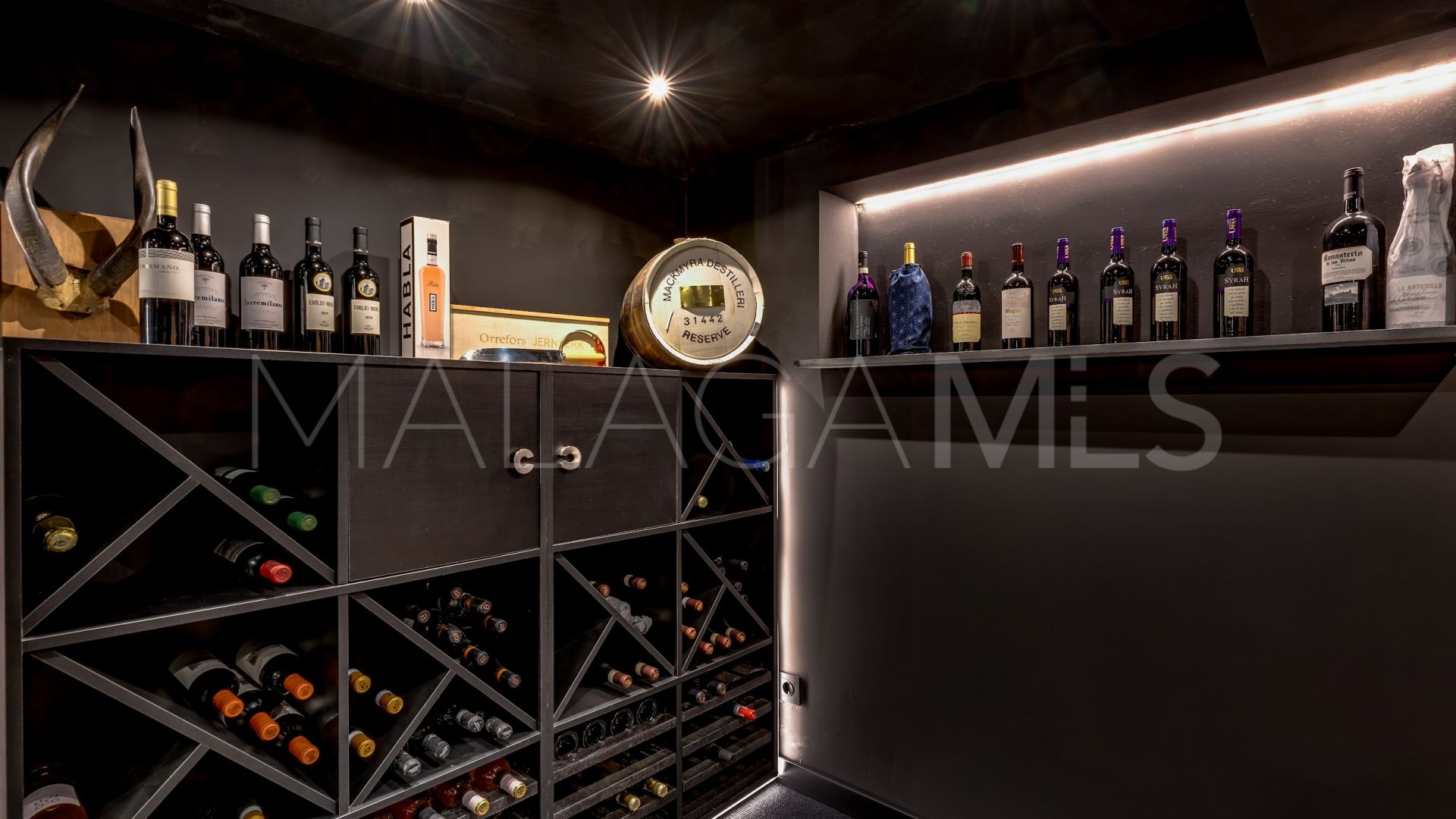 Villa for sale in Nueva Andalucia