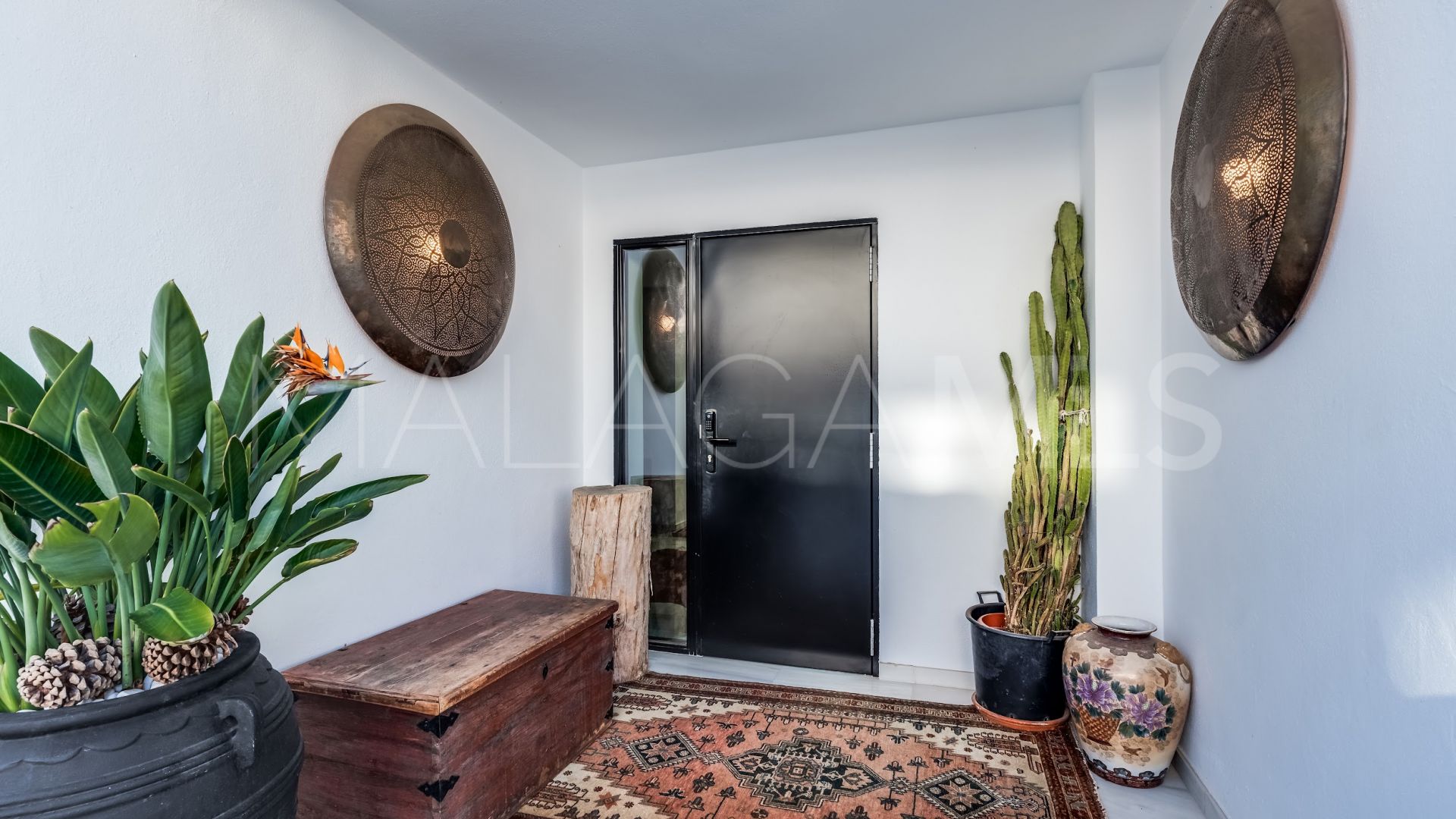 Villa for sale in Nueva Andalucia