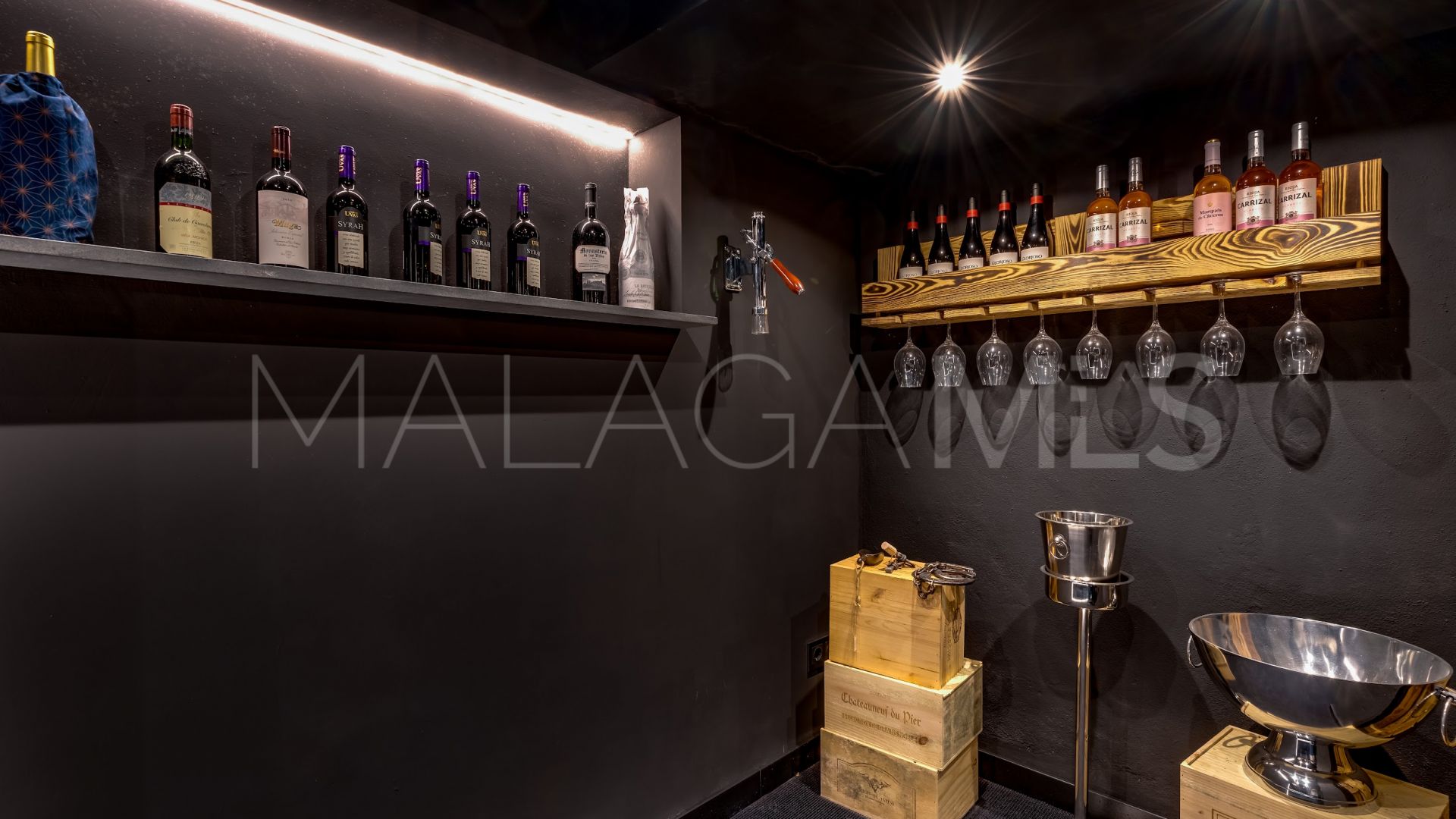 Villa for sale in Nueva Andalucia