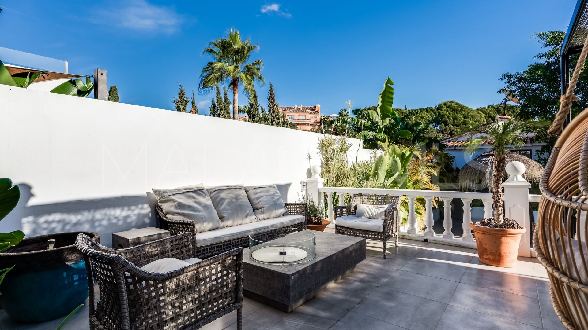 Villa for sale in Nueva Andalucia