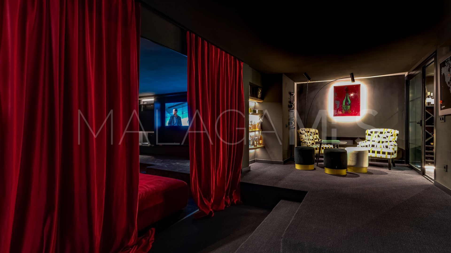 Villa for sale in Nueva Andalucia