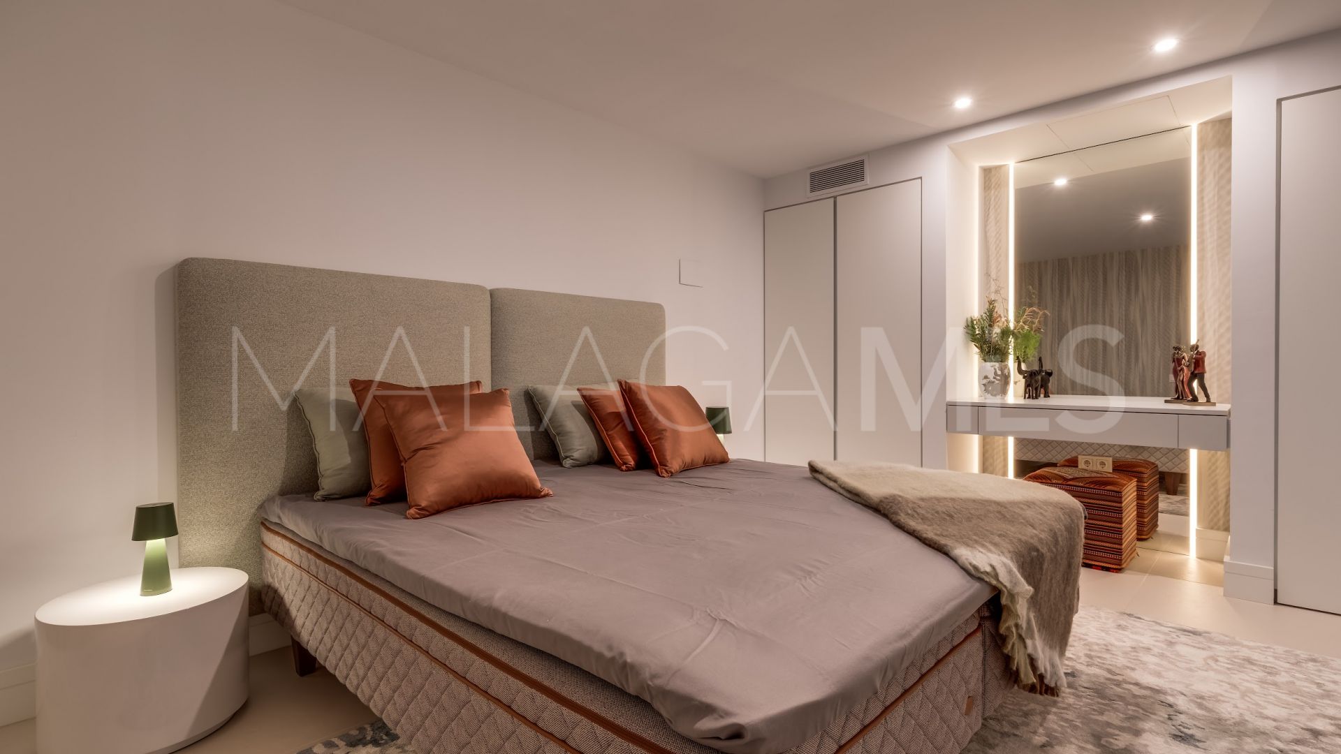 Villa for sale in Las Lomas del Marbella Club