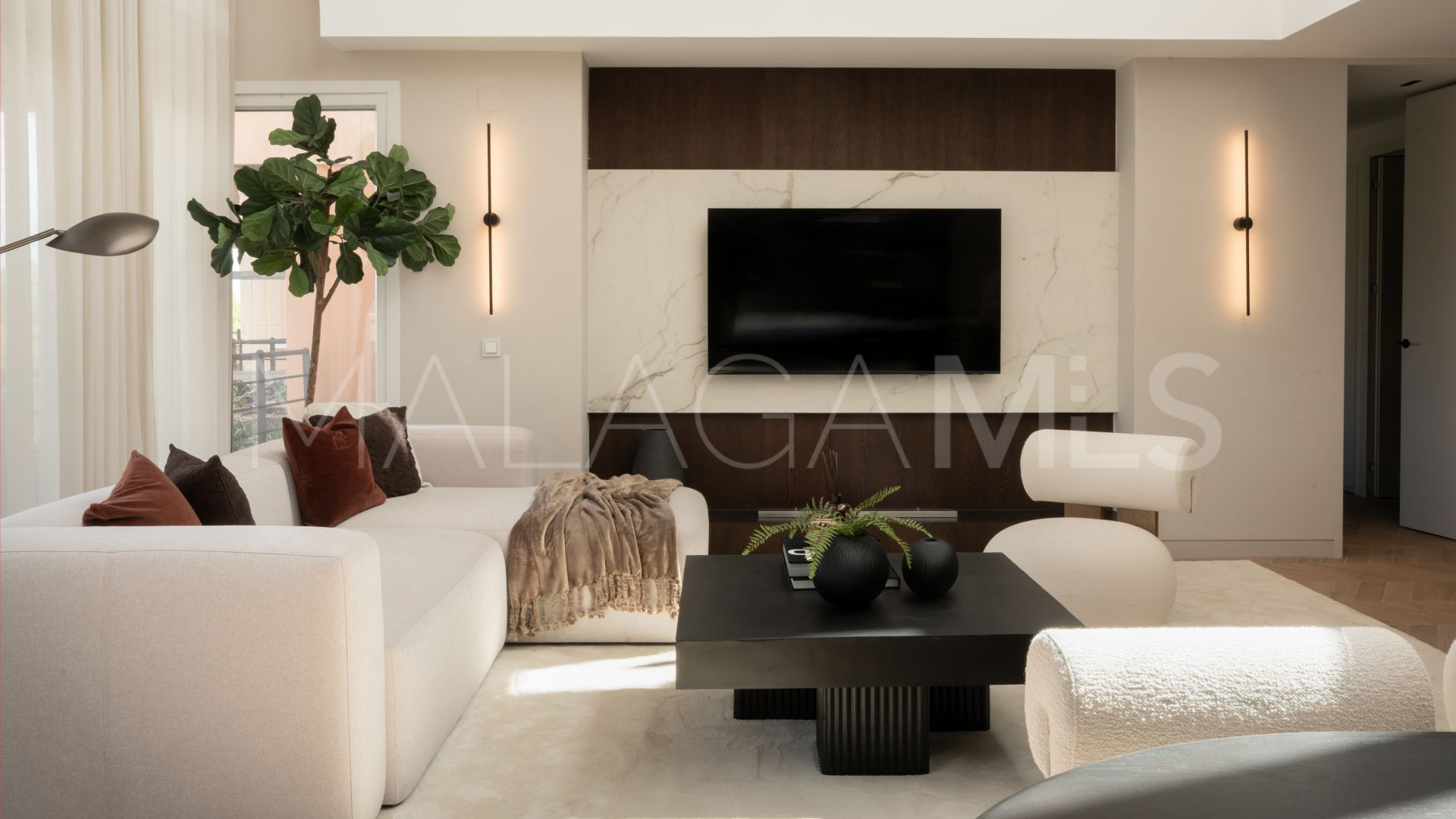 Buy duplex penthouse in Magna Marbella