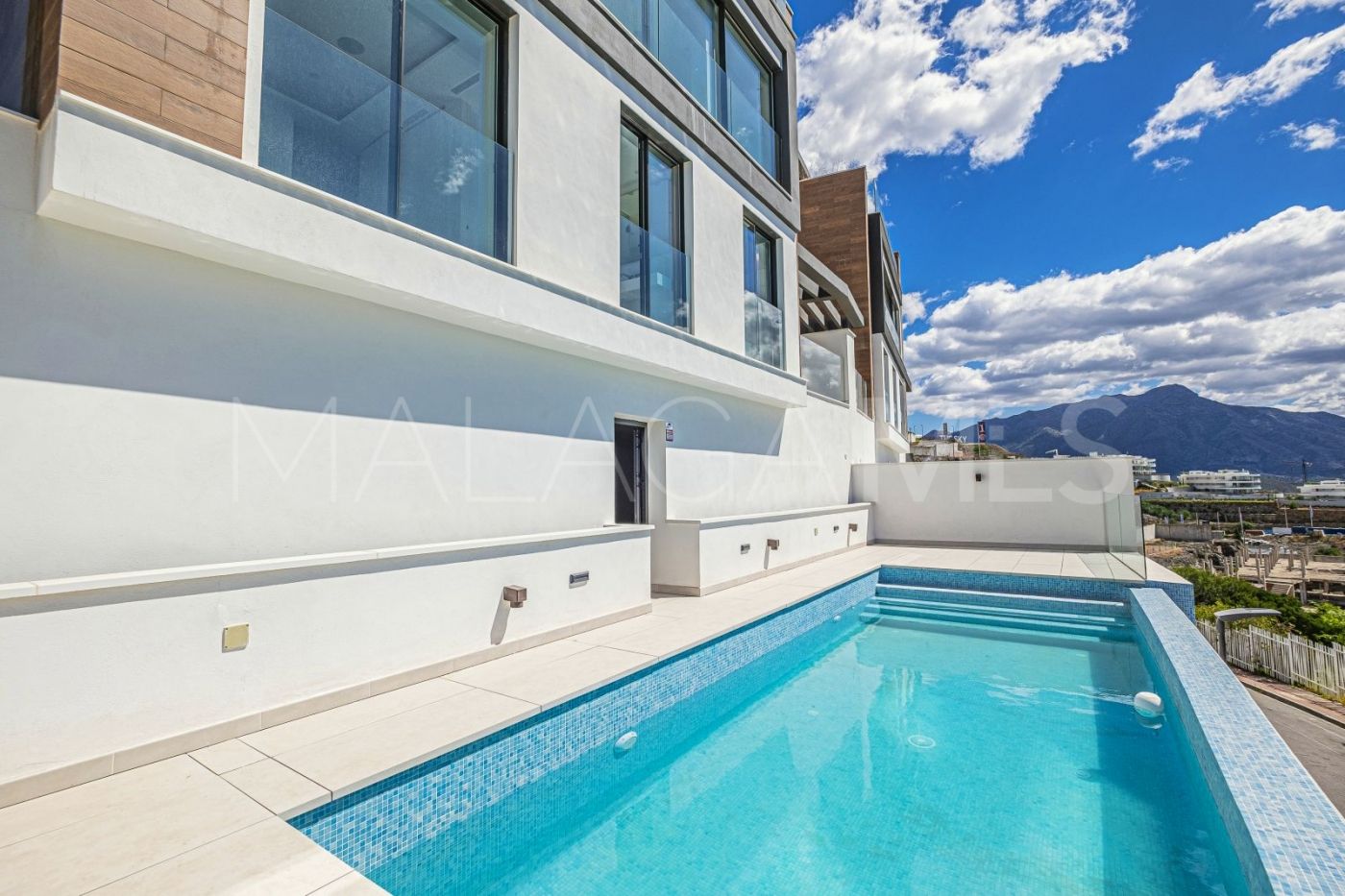 Villa jumelée for sale in Benahavis