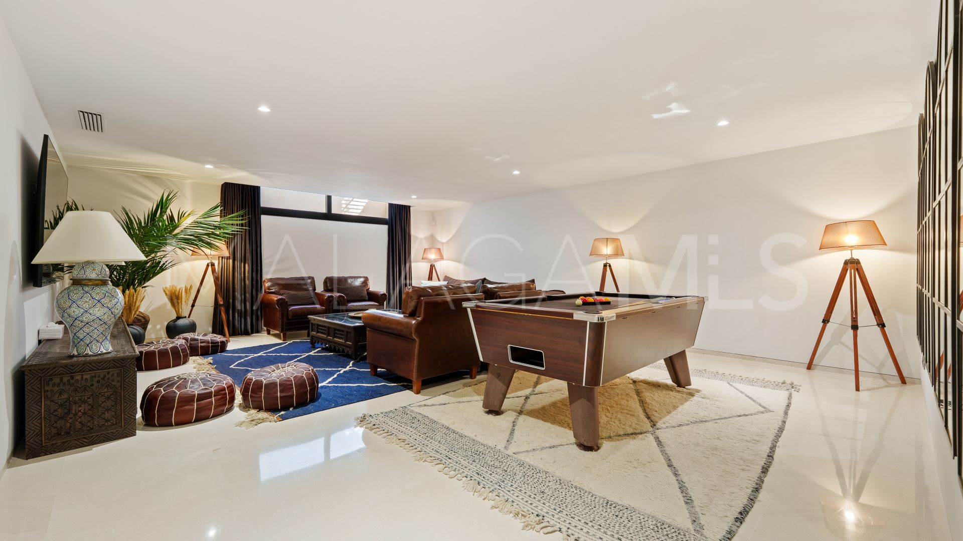 For sale Los Olivos villa with 6 bedrooms