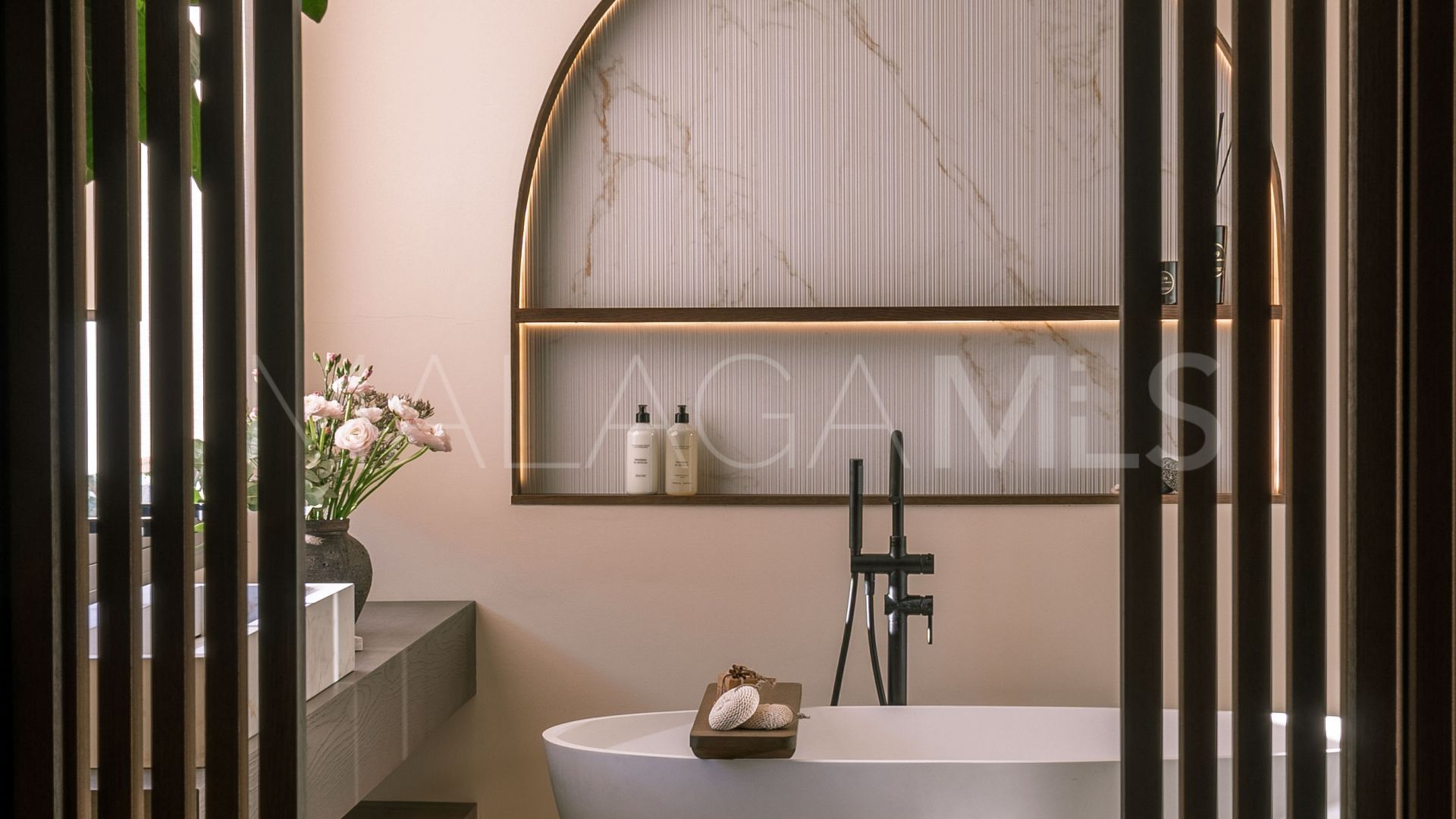 Villa de 5 bedrooms for sale in Nueva Andalucia