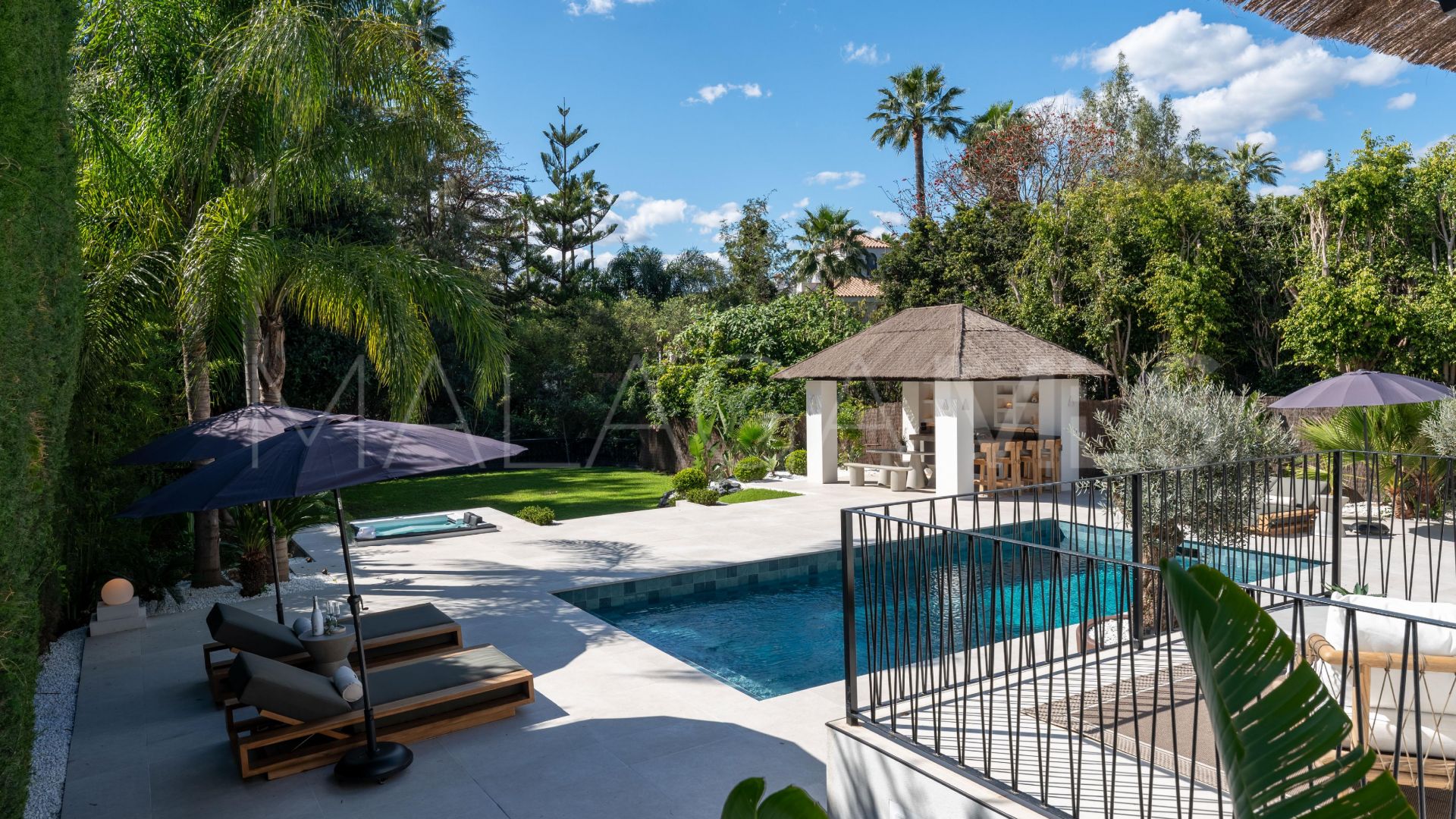 Villa de 5 bedrooms for sale in Nueva Andalucia