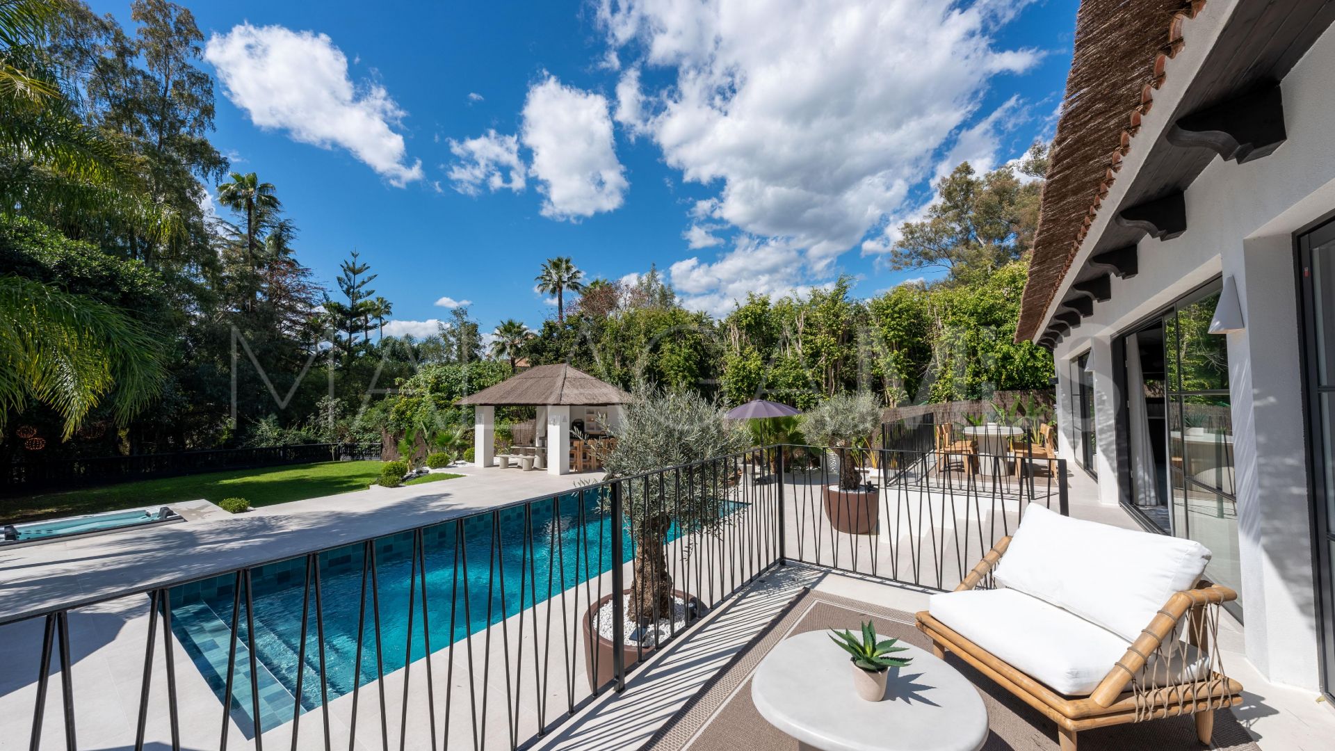 Villa de 5 bedrooms for sale in Nueva Andalucia