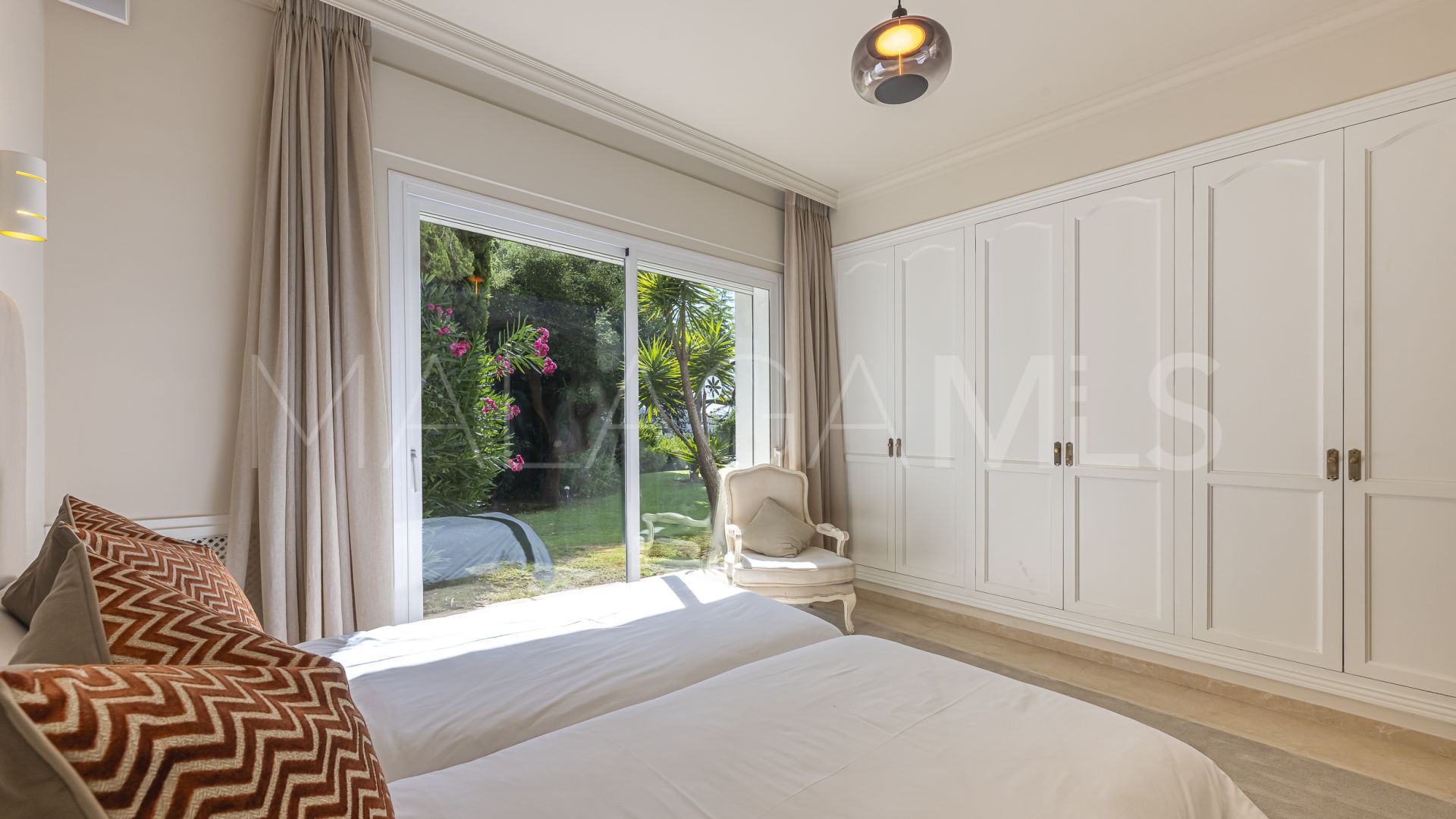 Villa for sale in El Herrojo